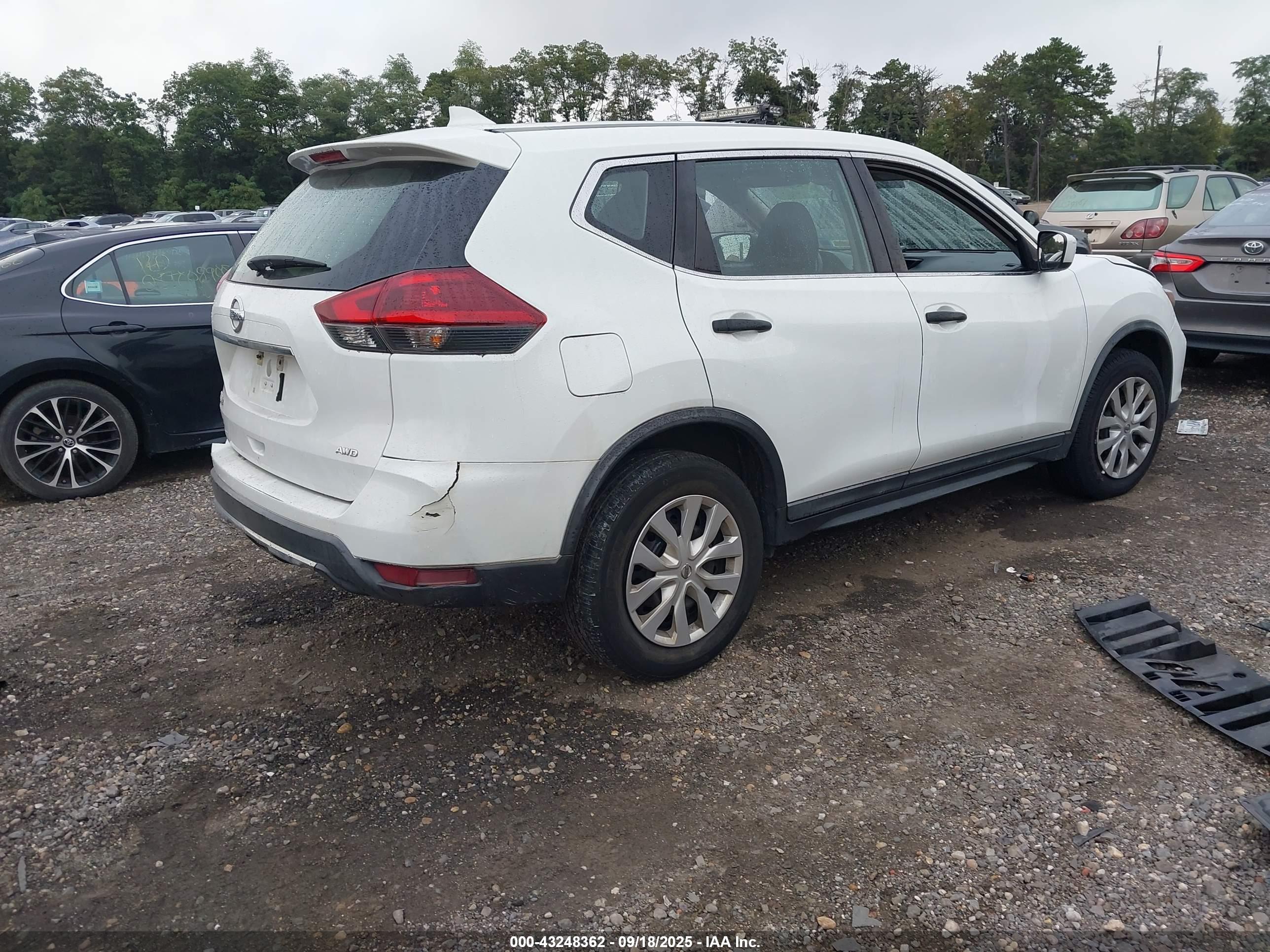 NISSAN ROGUE image 4