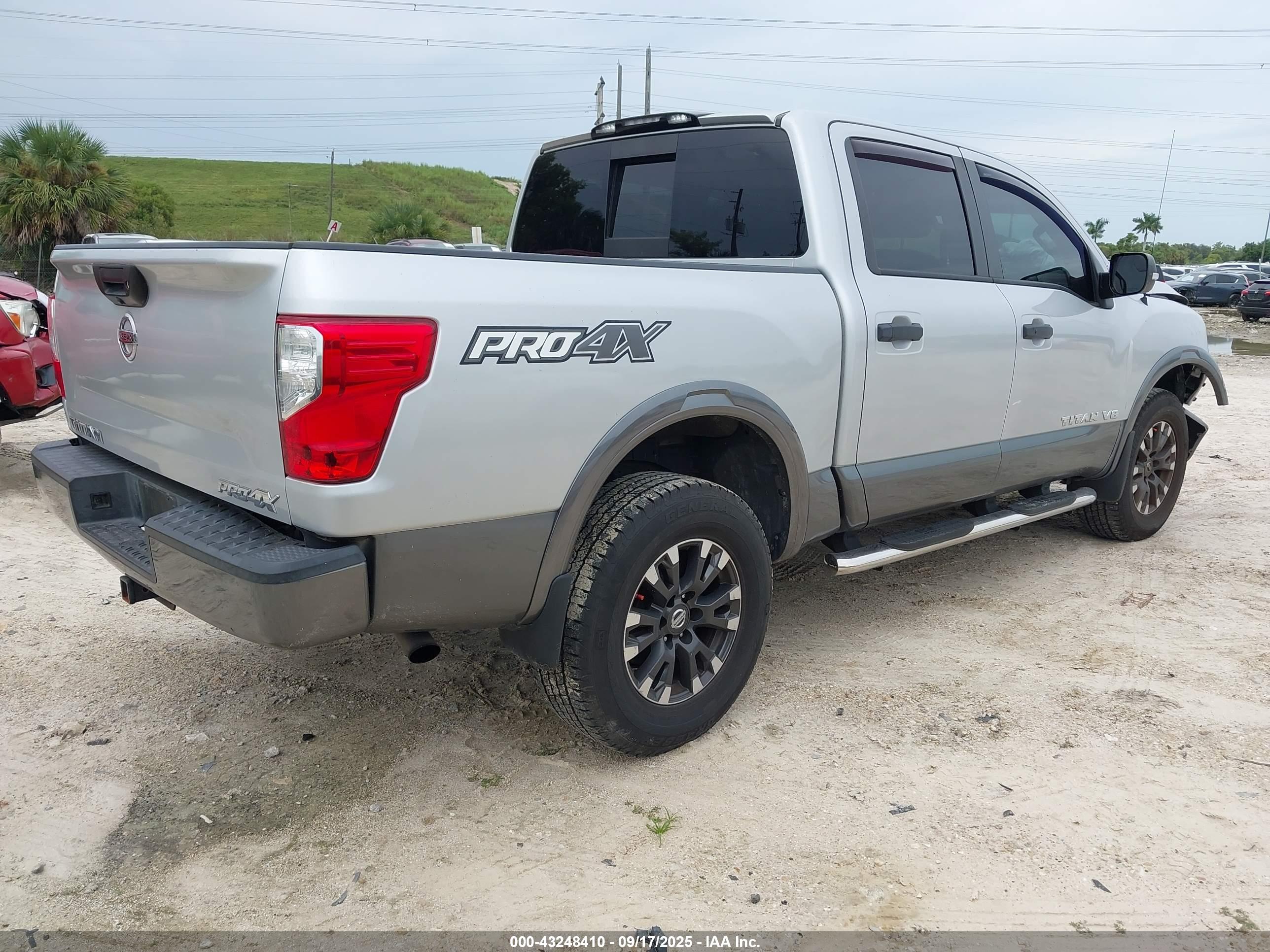 NISSAN TITAN image 4
