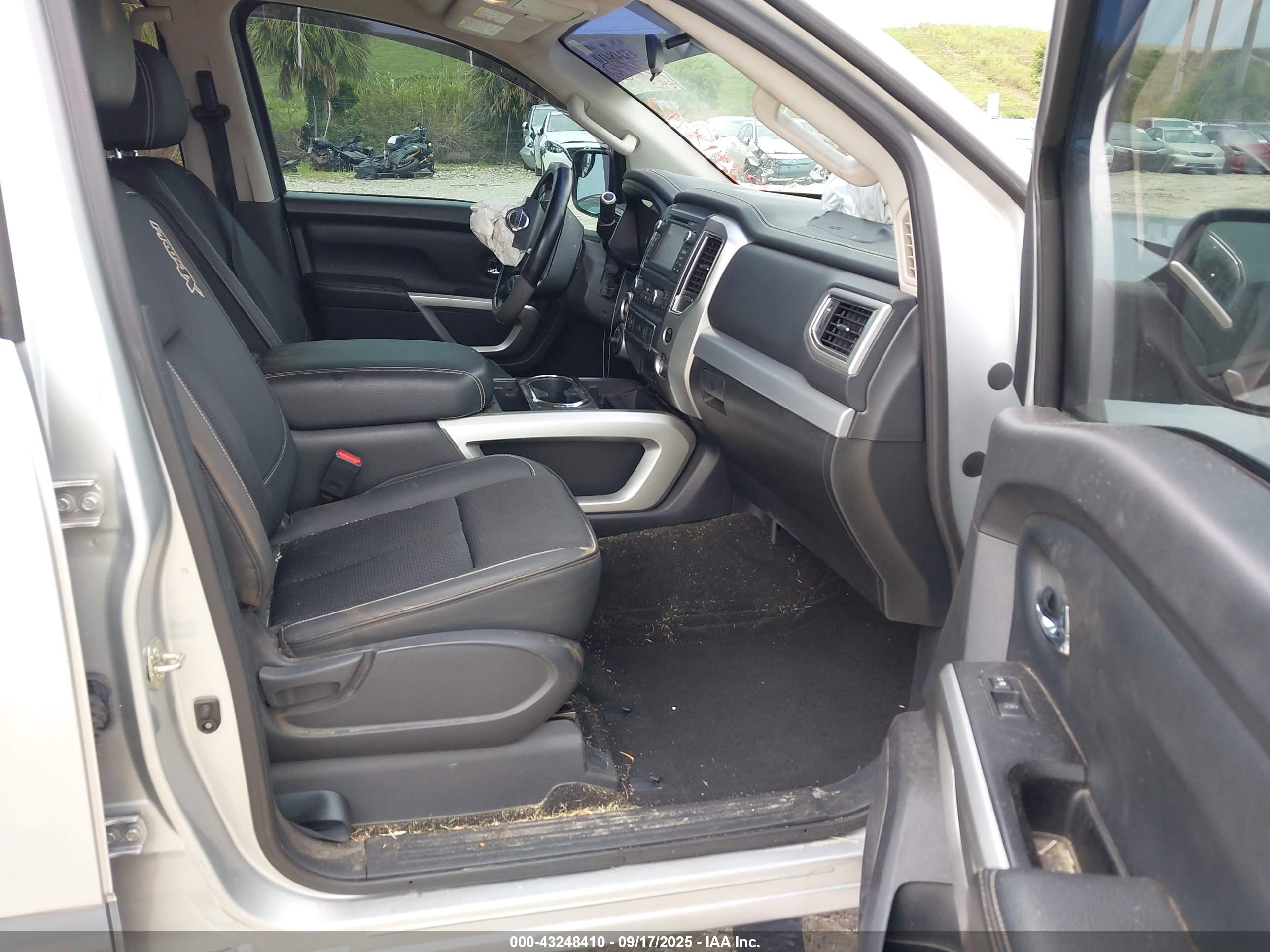 NISSAN TITAN image 5