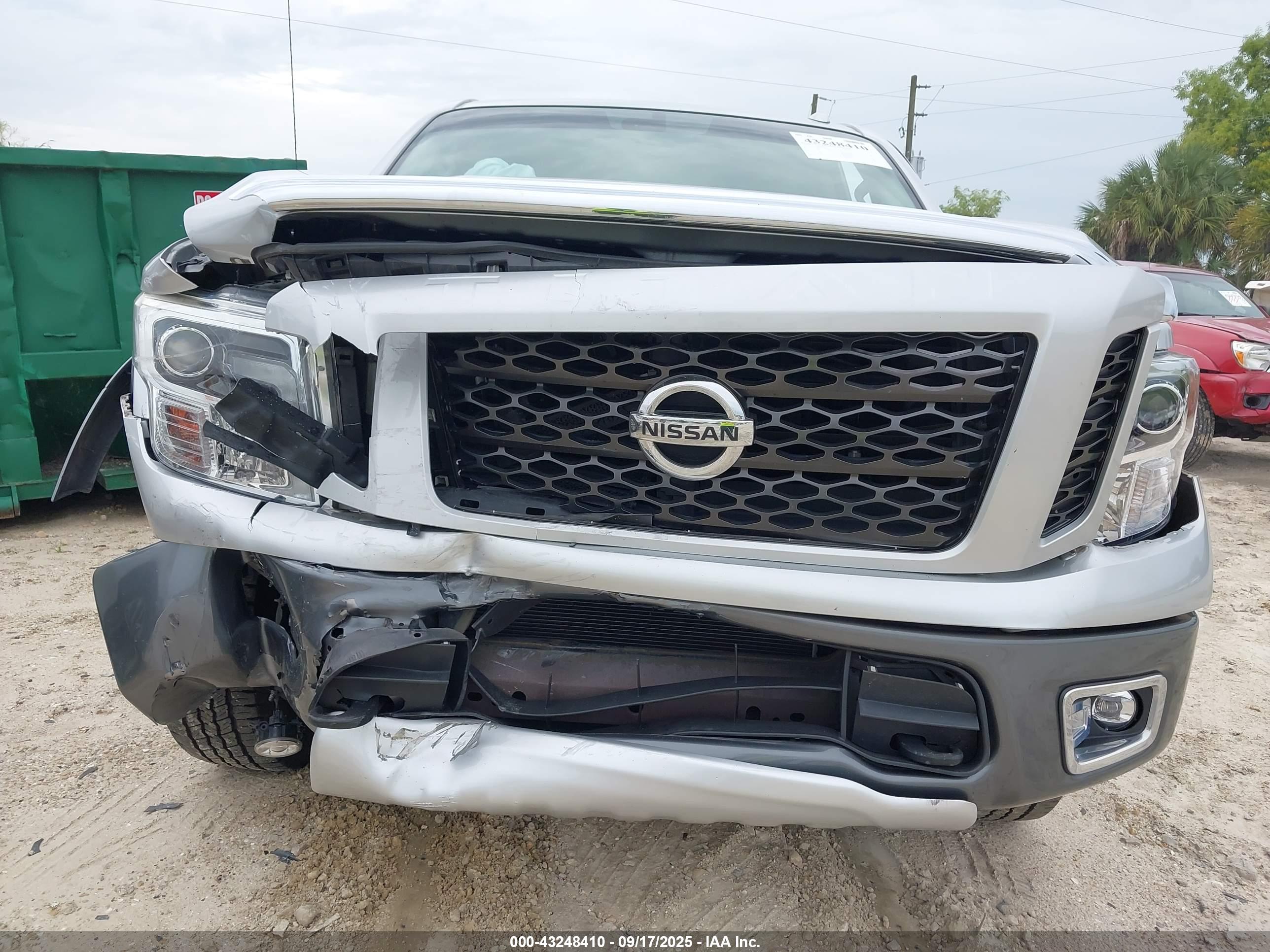 NISSAN TITAN image 6