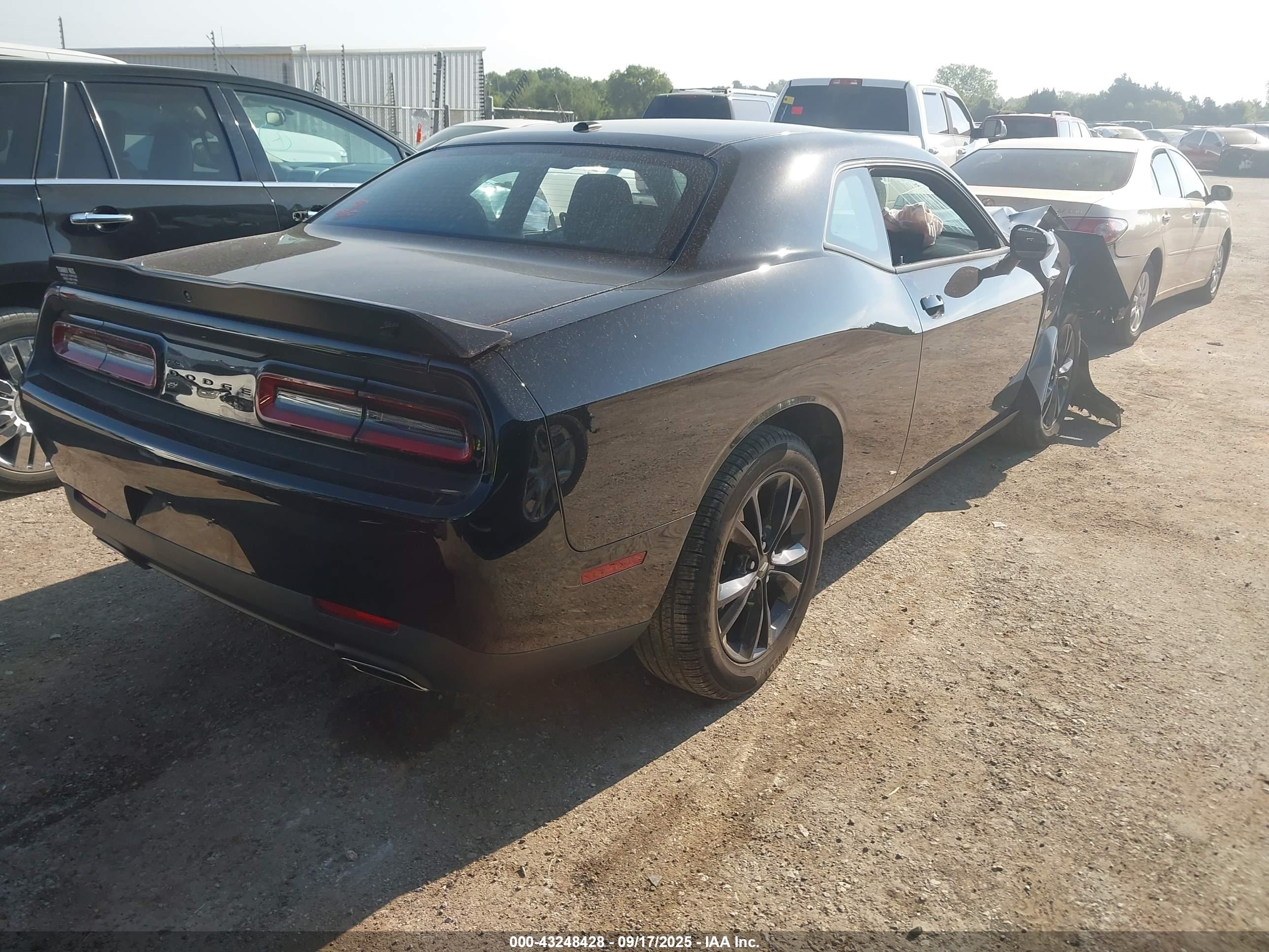 DODGE CHALLENGER image 4