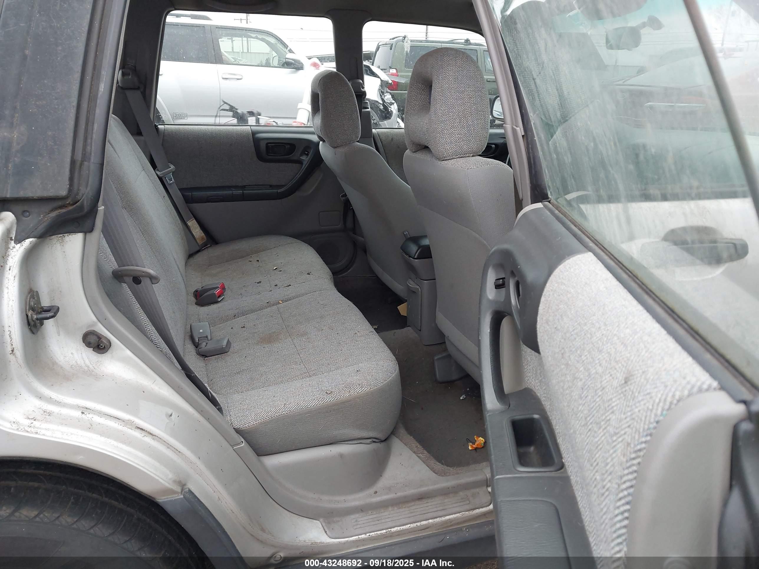 SUBARU FORESTER image 8