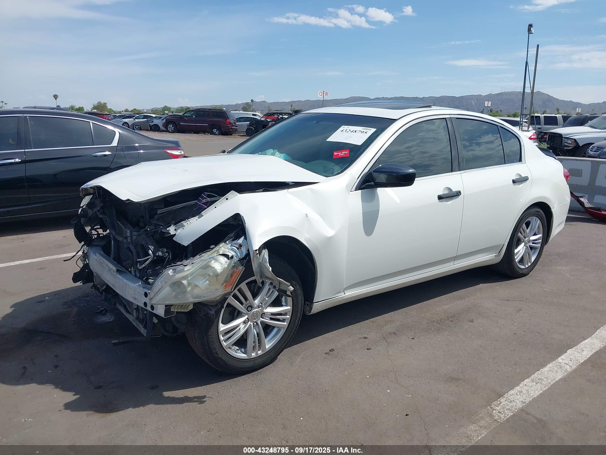 INFINITI G37 image 2