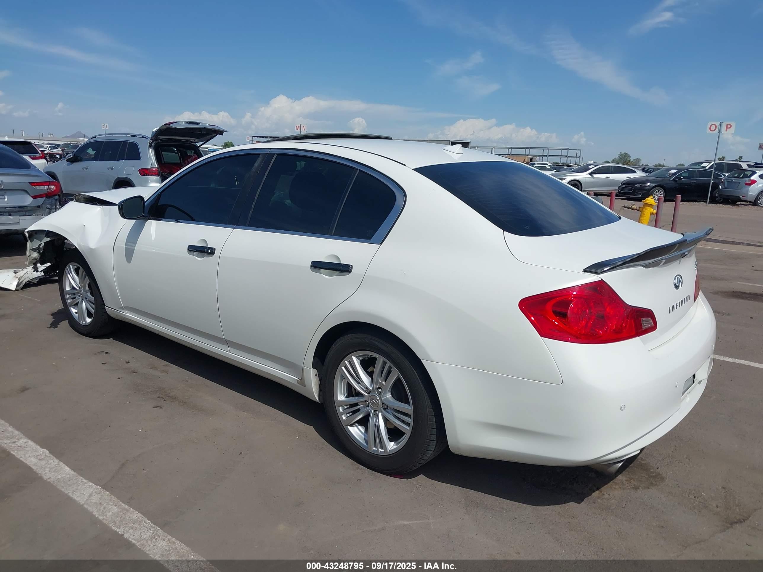 INFINITI G37 image 3