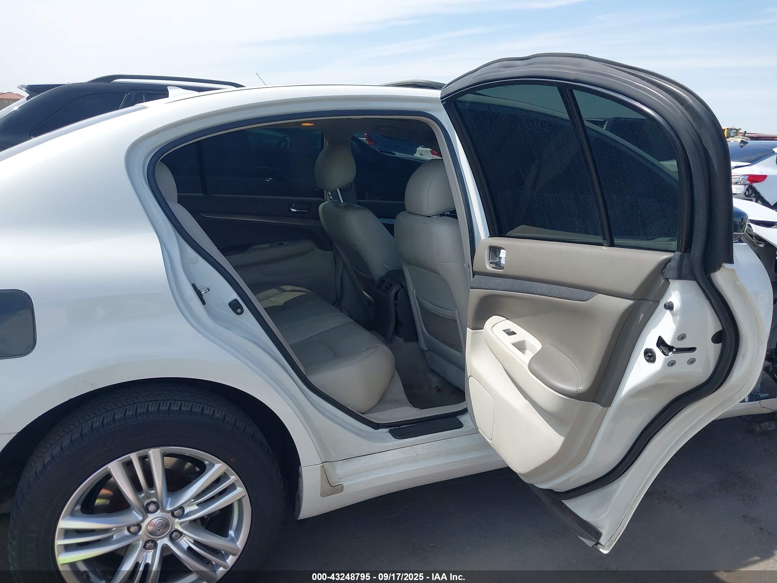 INFINITI G37 image 8
