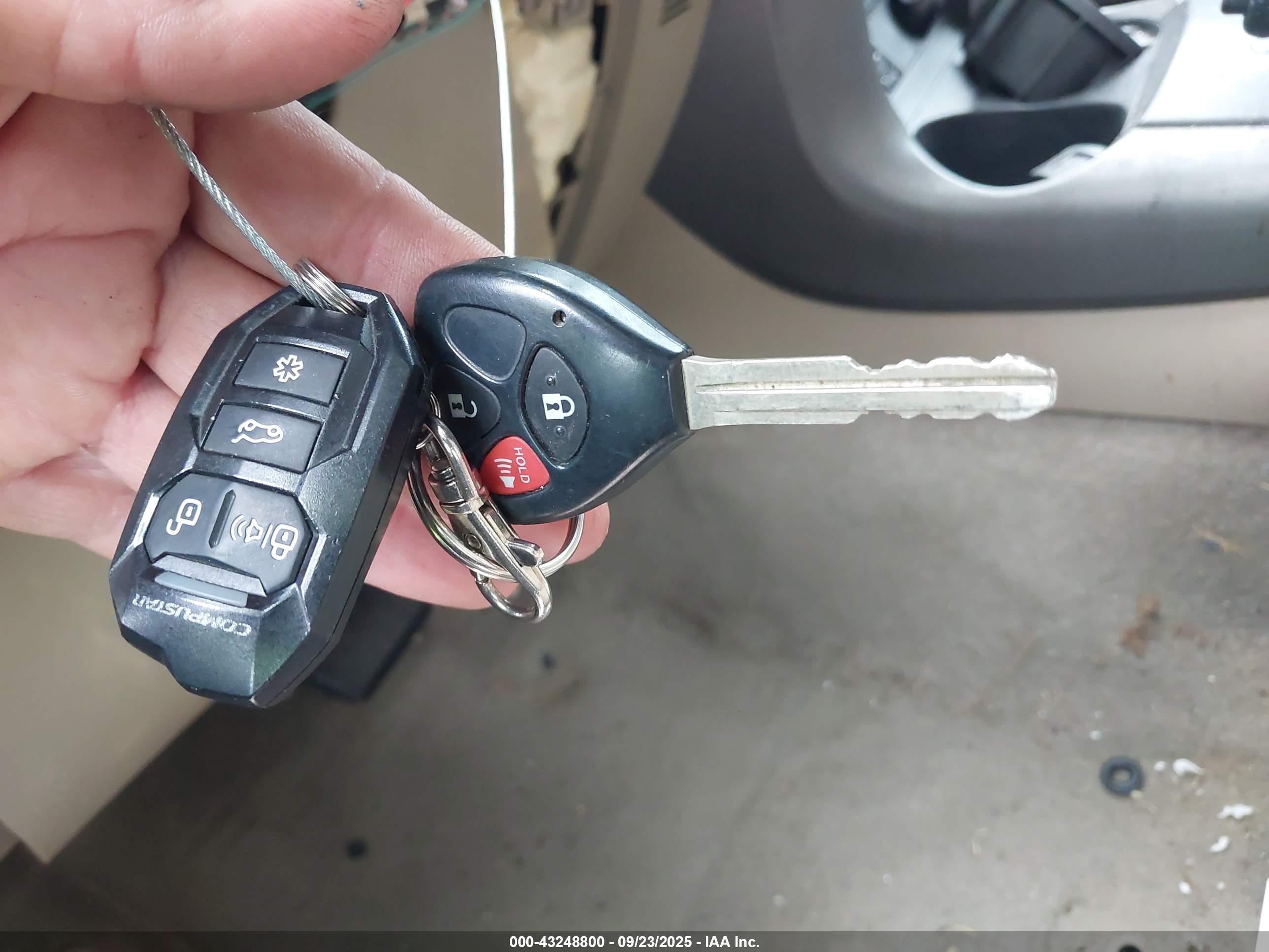 TOYOTA RAV4 image 11