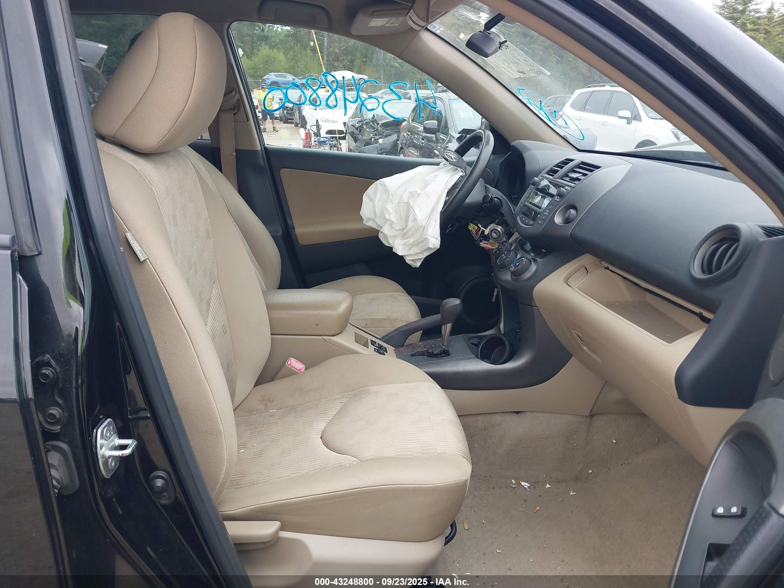 TOYOTA RAV4 image 5