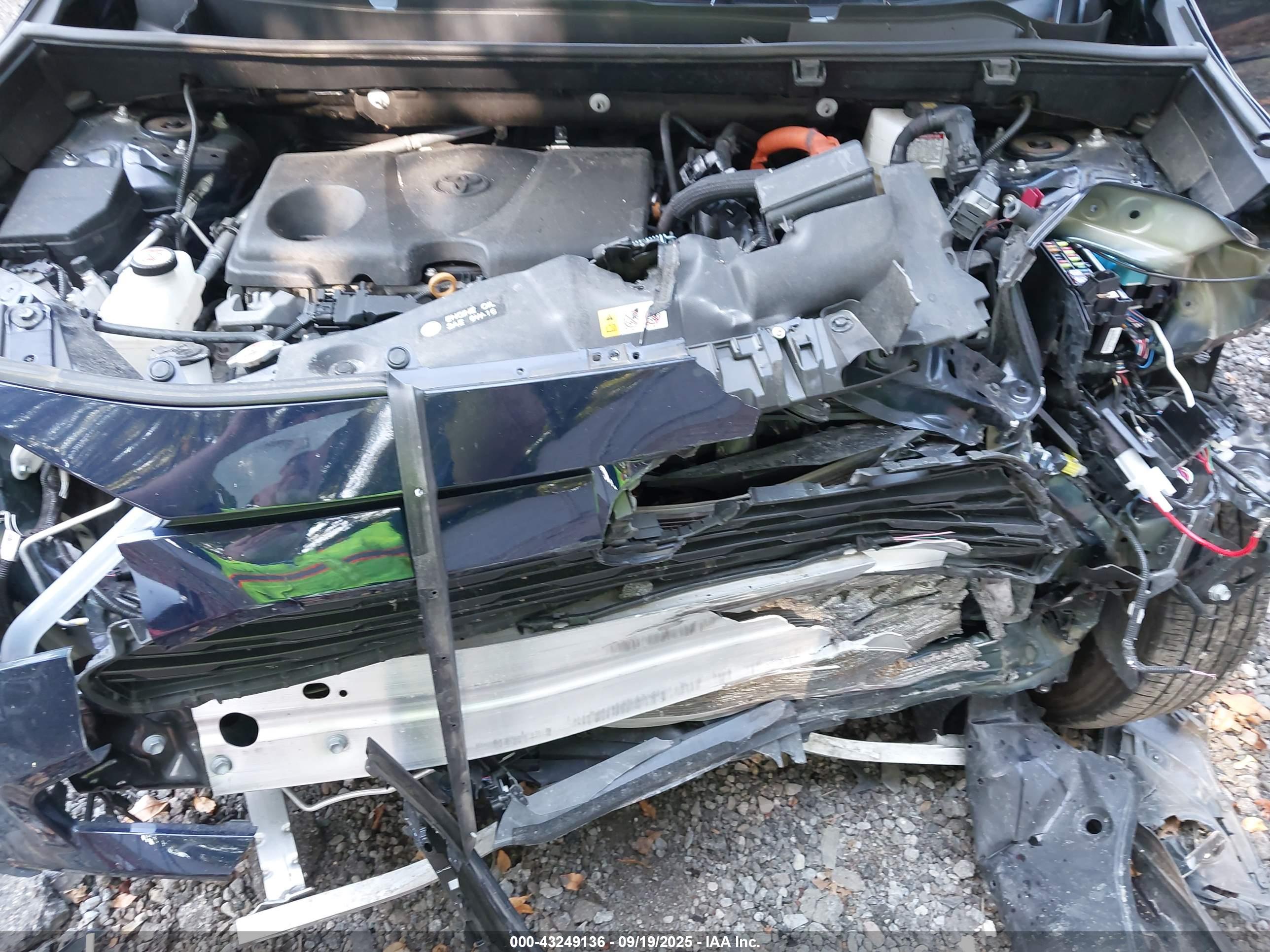 TOYOTA RAV4 image 10