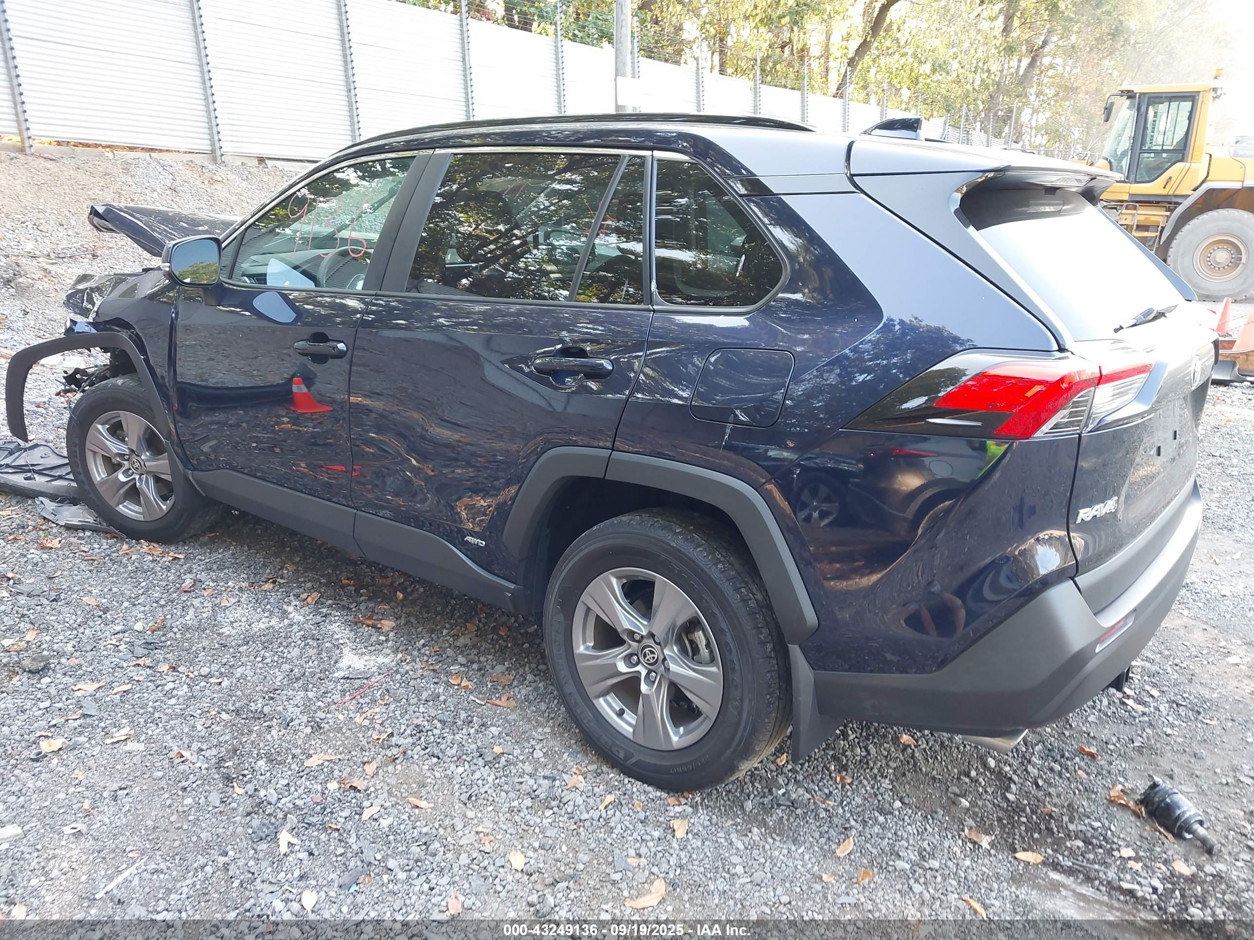 TOYOTA RAV4 image 3