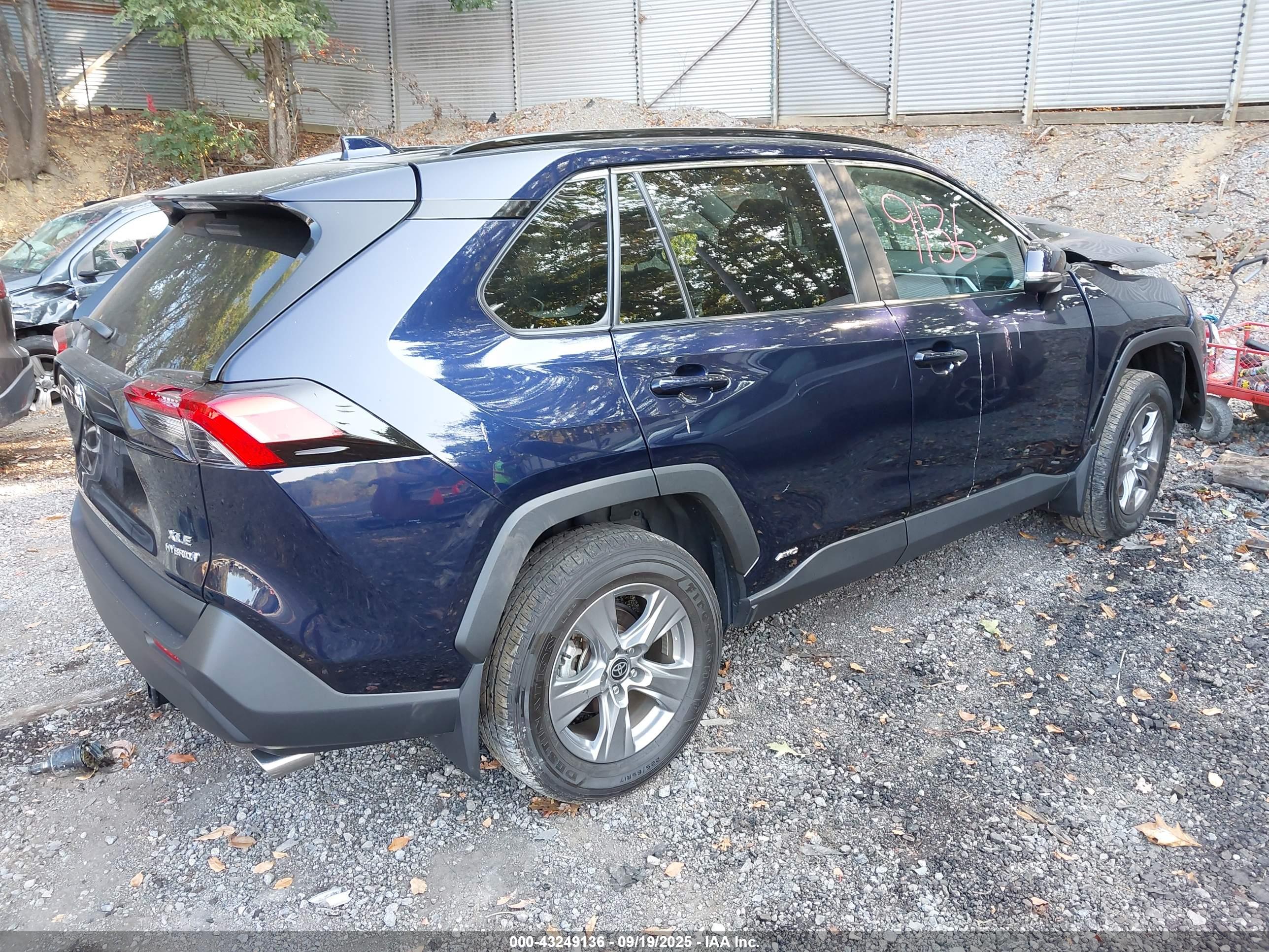 TOYOTA RAV4 image 4