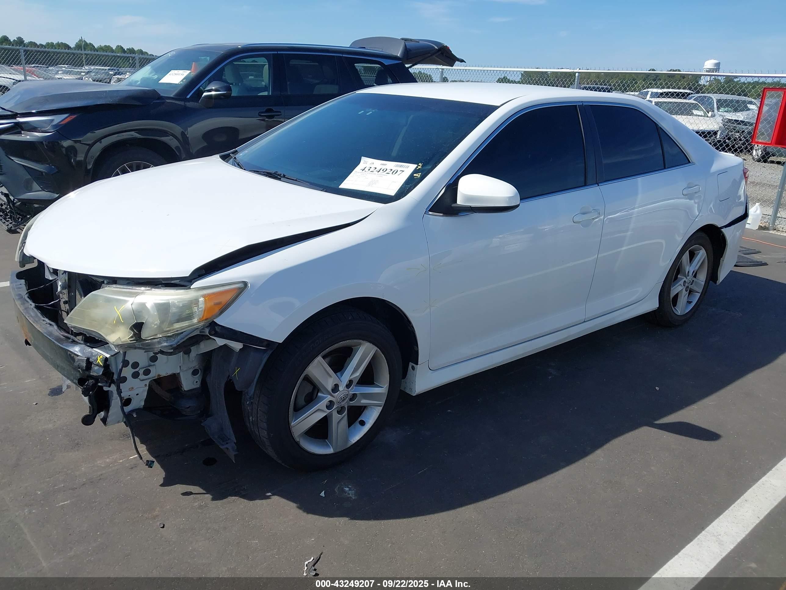 TOYOTA CAMRY image 2