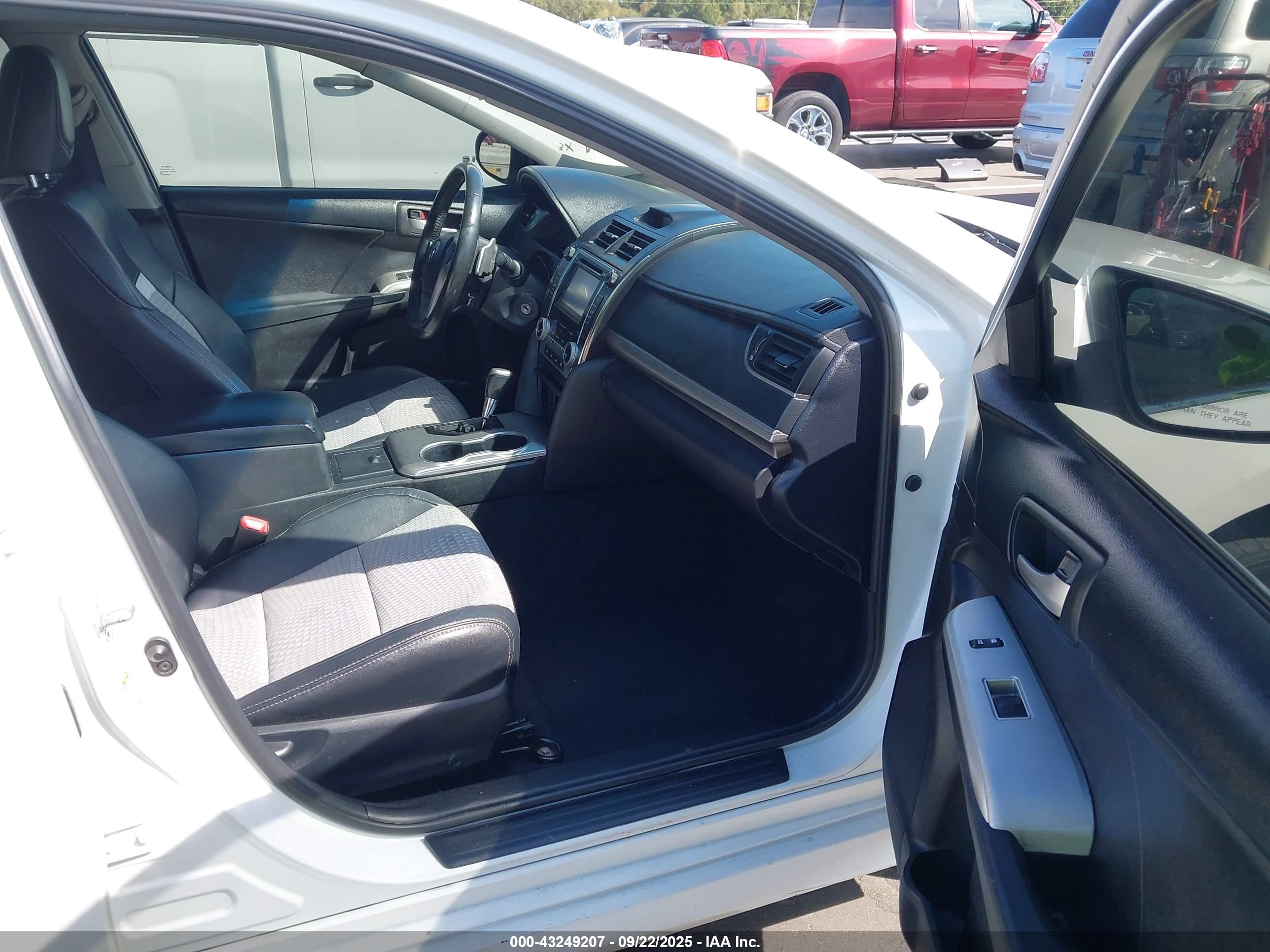 TOYOTA CAMRY image 5