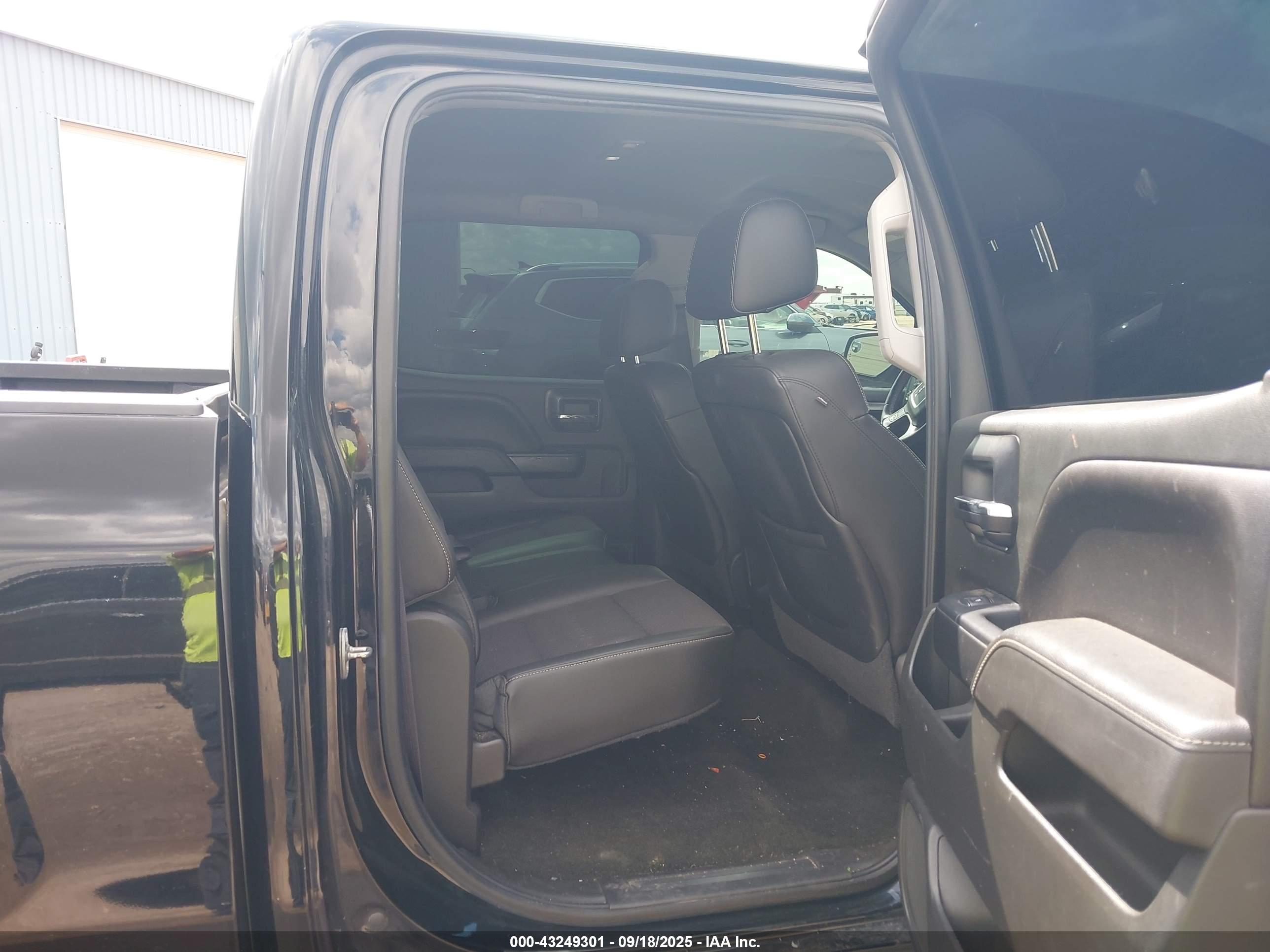 GMC SIERRA image 8