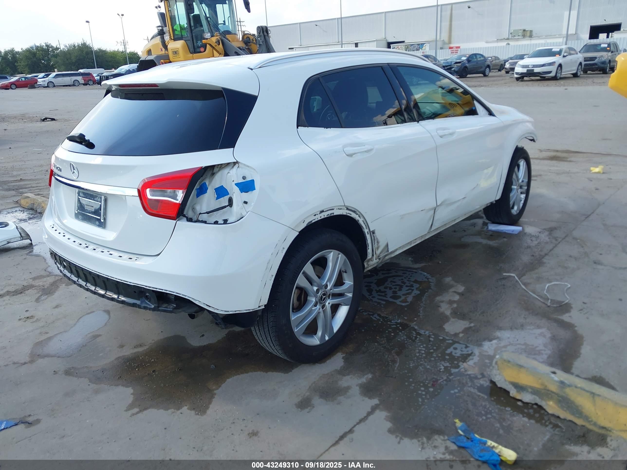 MERCEDES-BENZ GLA image 4