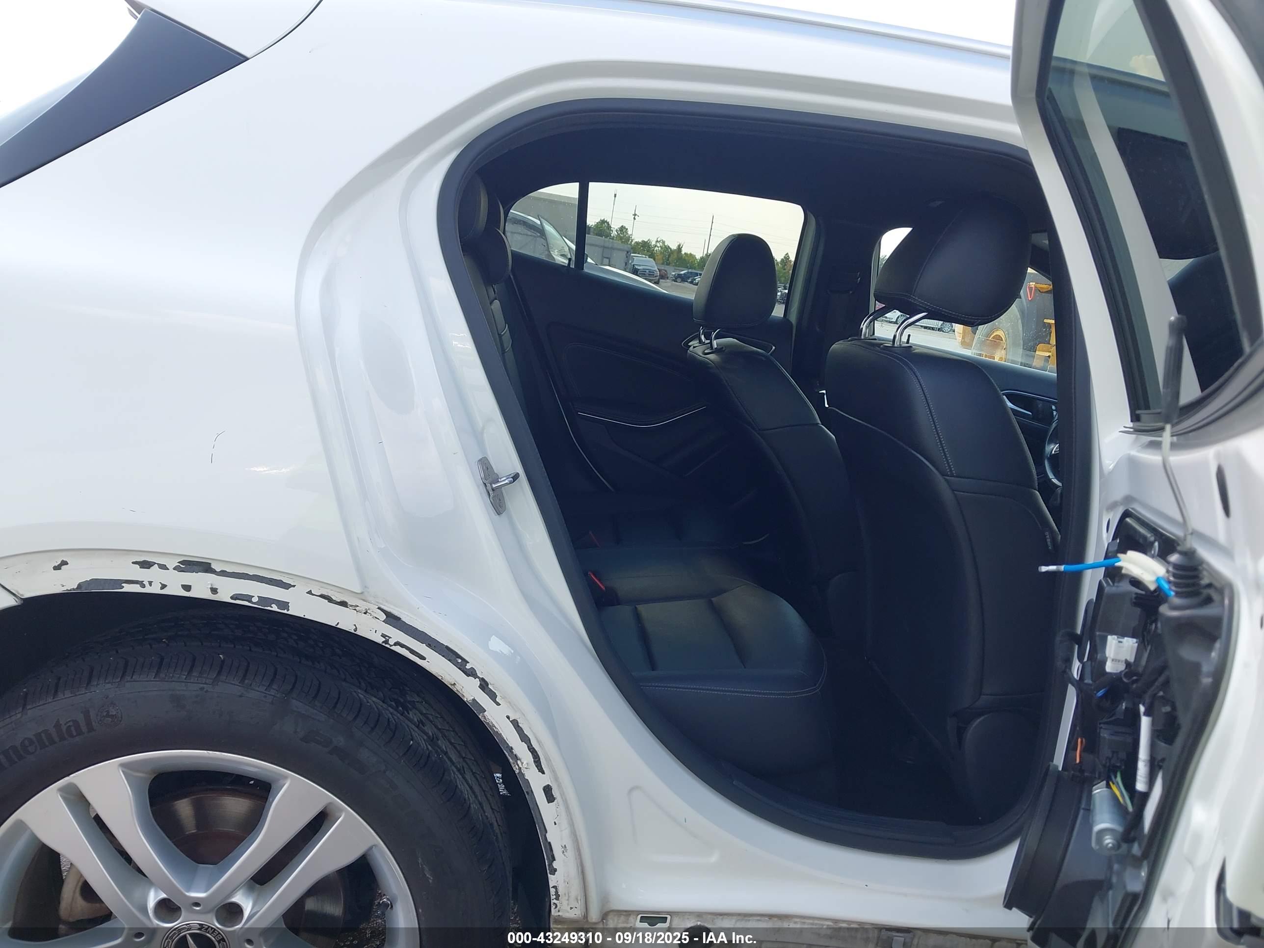 MERCEDES-BENZ GLA image 8