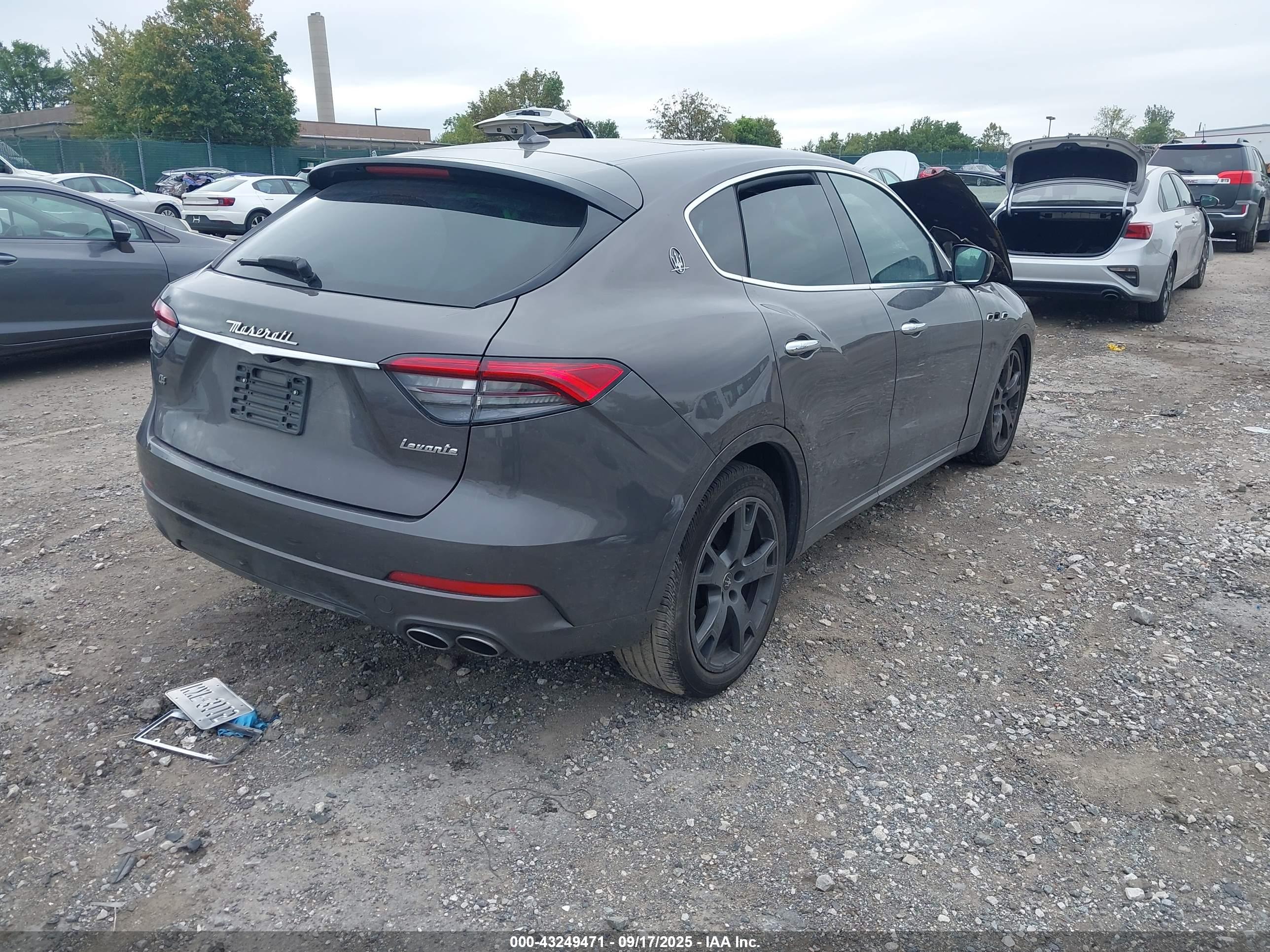 MASERATI LEVANTE image 4