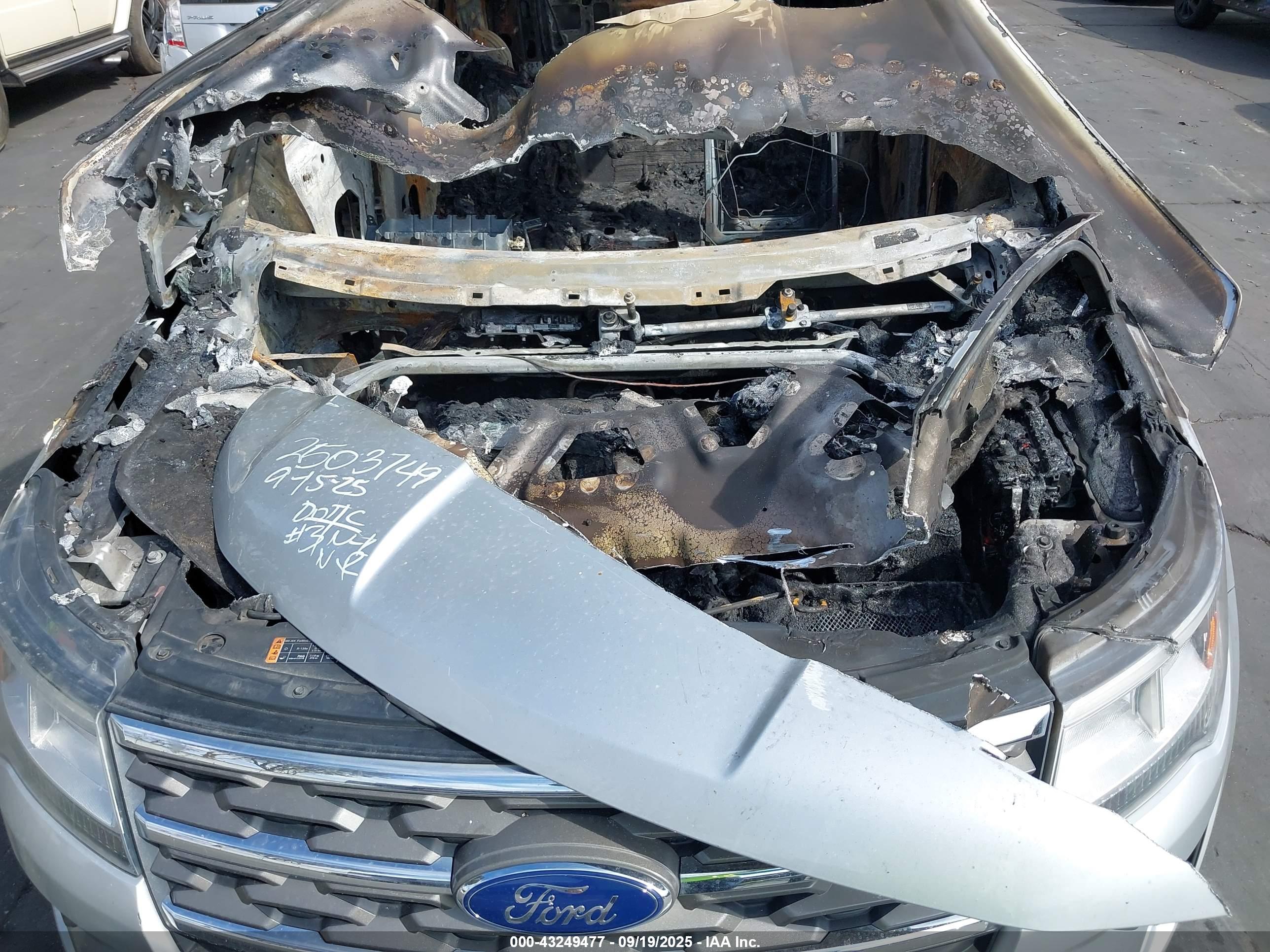 FORD EXPLORER image 10