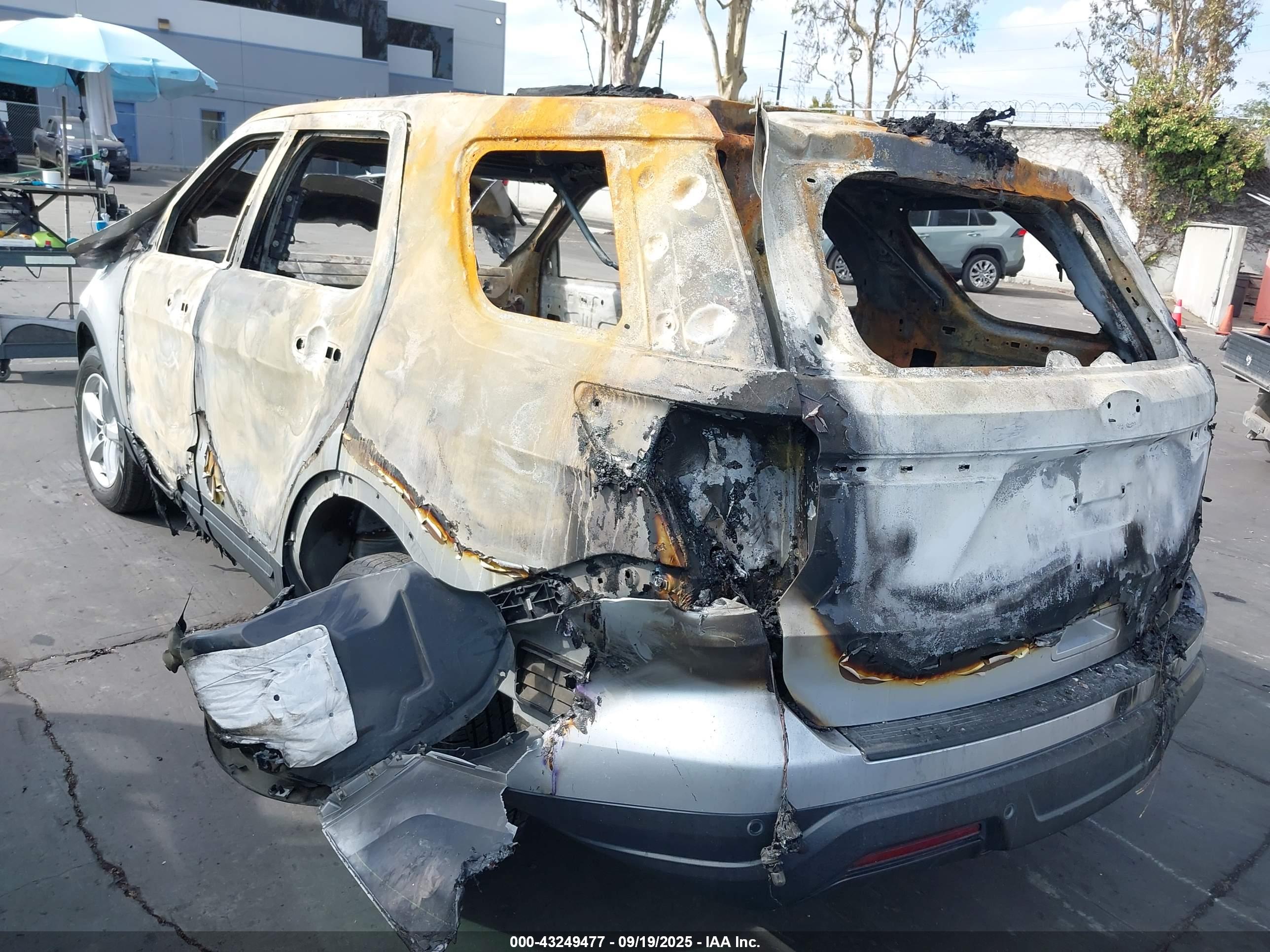 FORD EXPLORER image 3