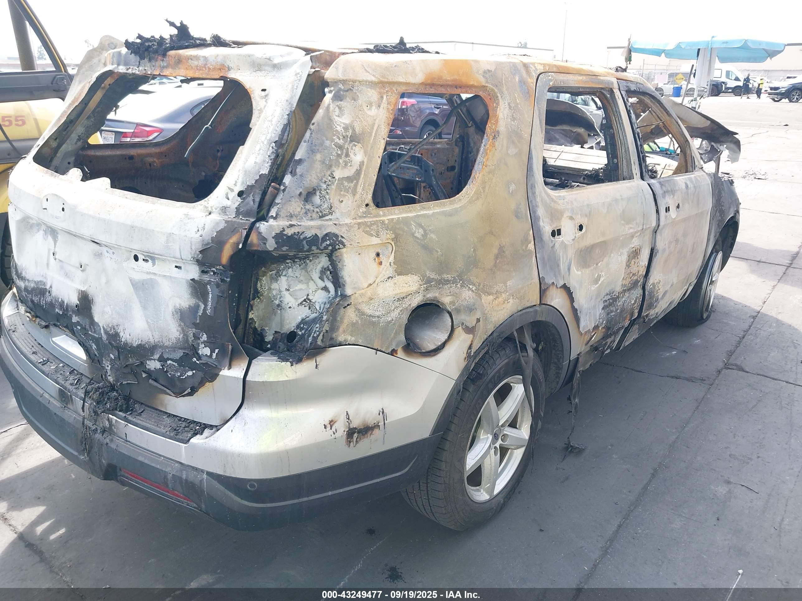 FORD EXPLORER image 4