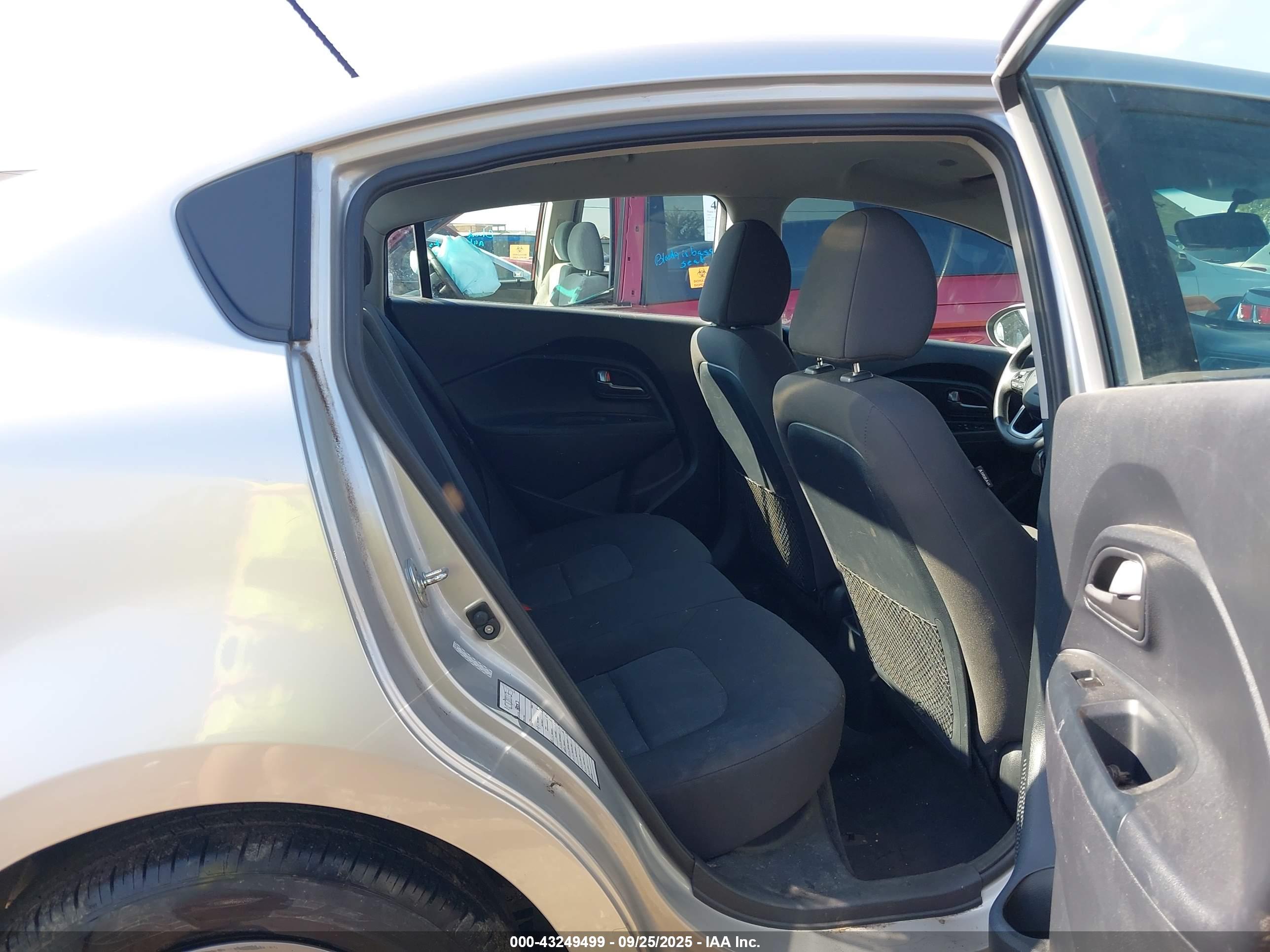 KIA RIO image 8