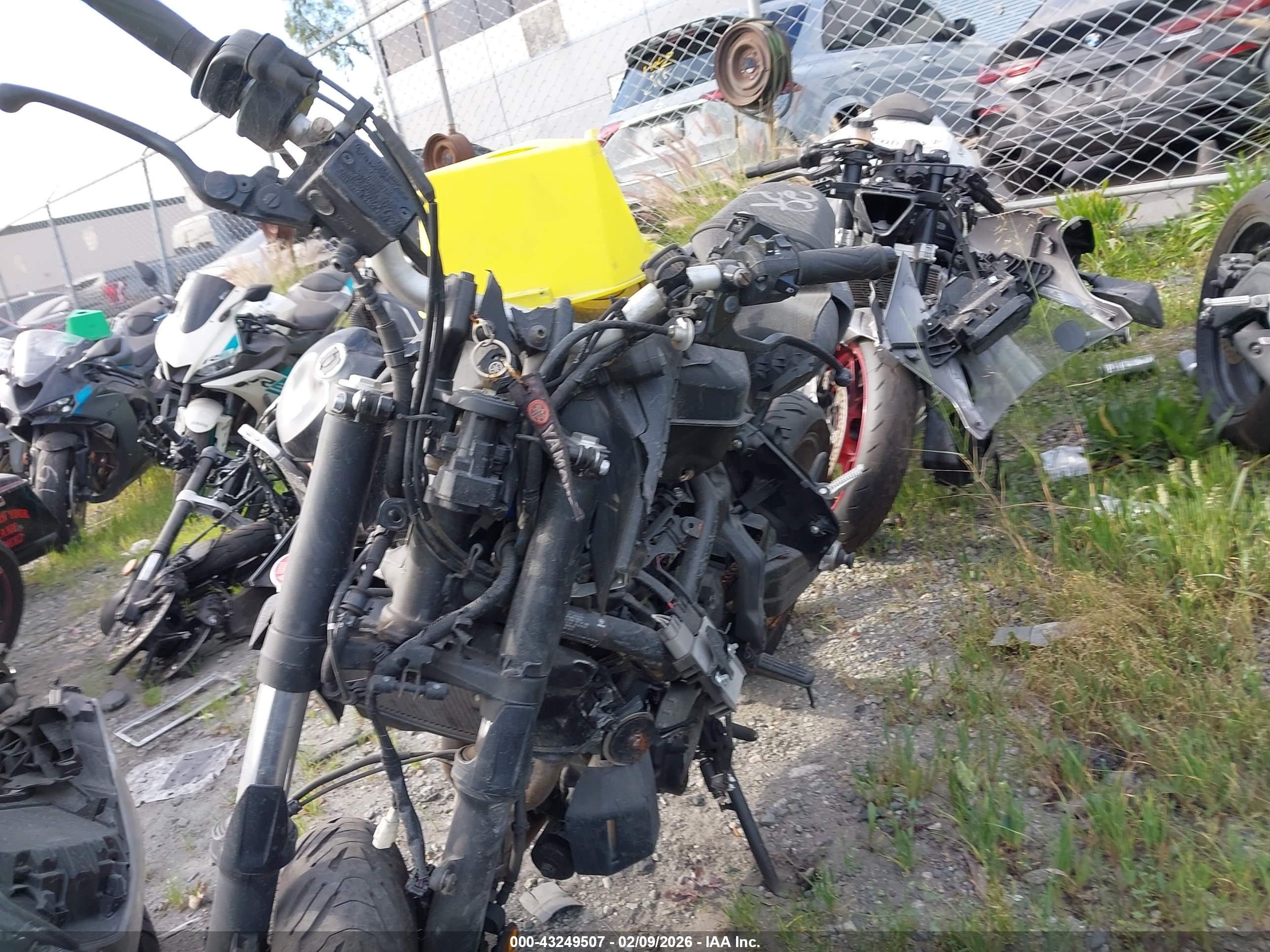 YAMAHA MT07 image 2
