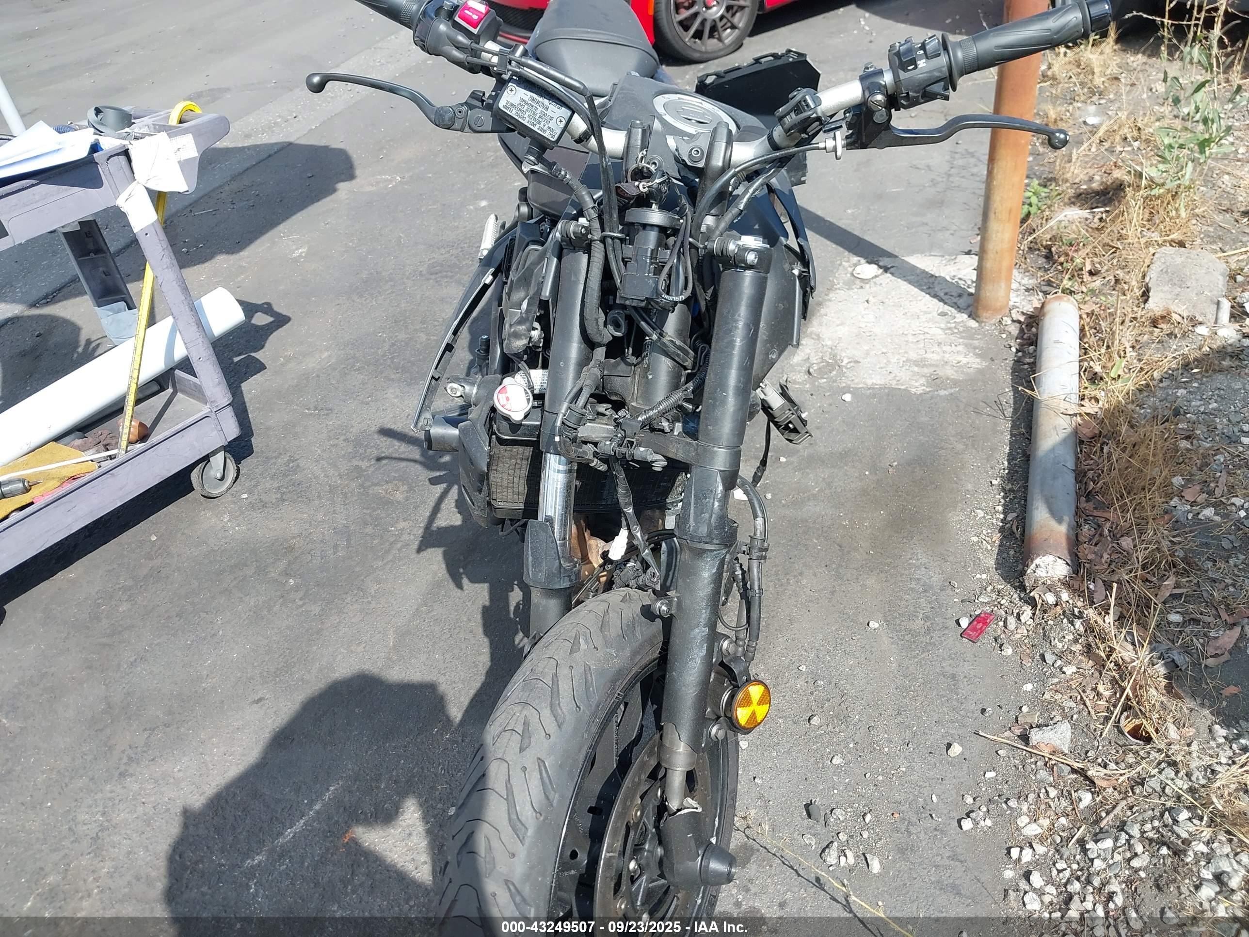 YAMAHA MT07 image 5