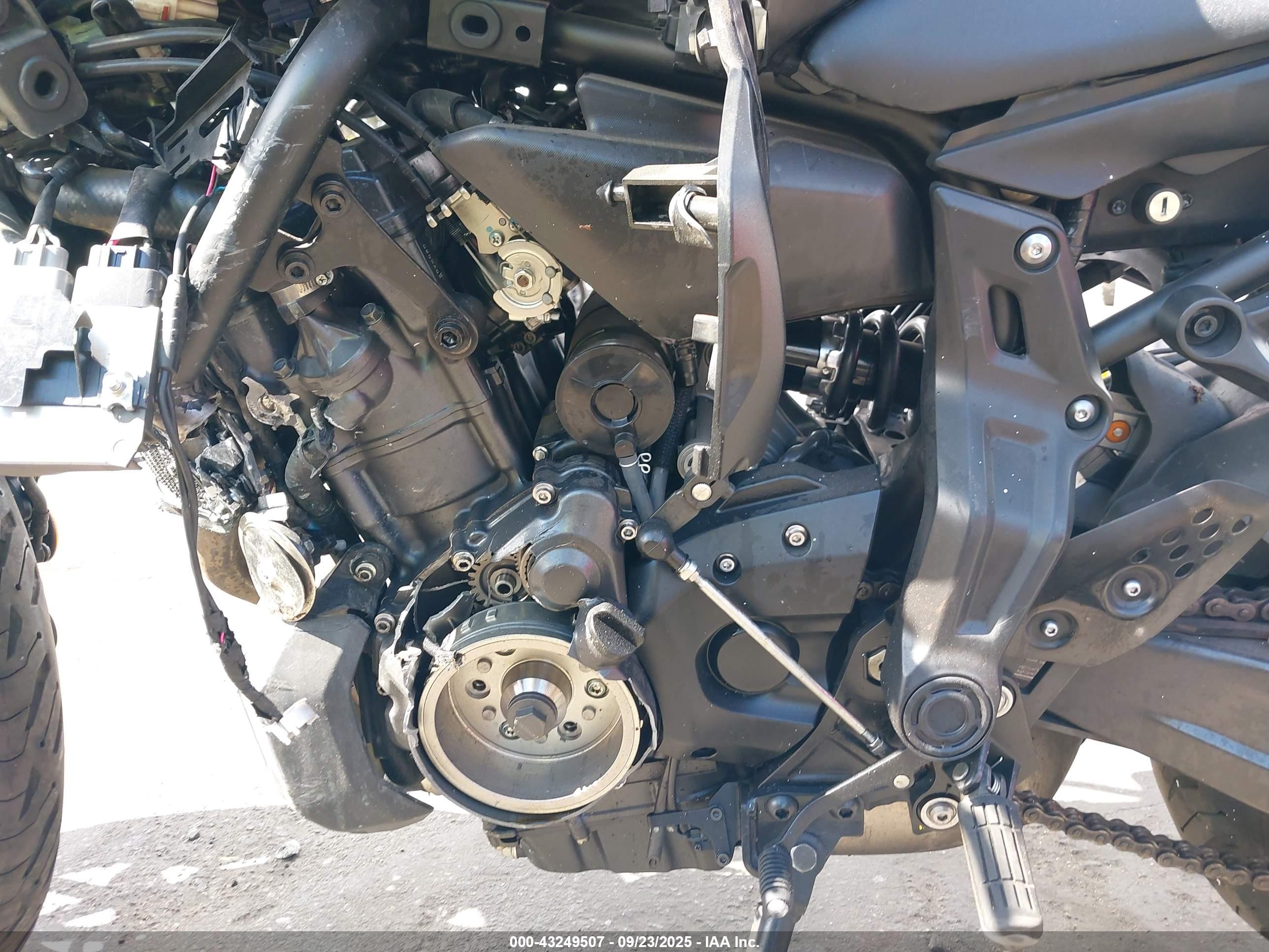 YAMAHA MT07 image 9