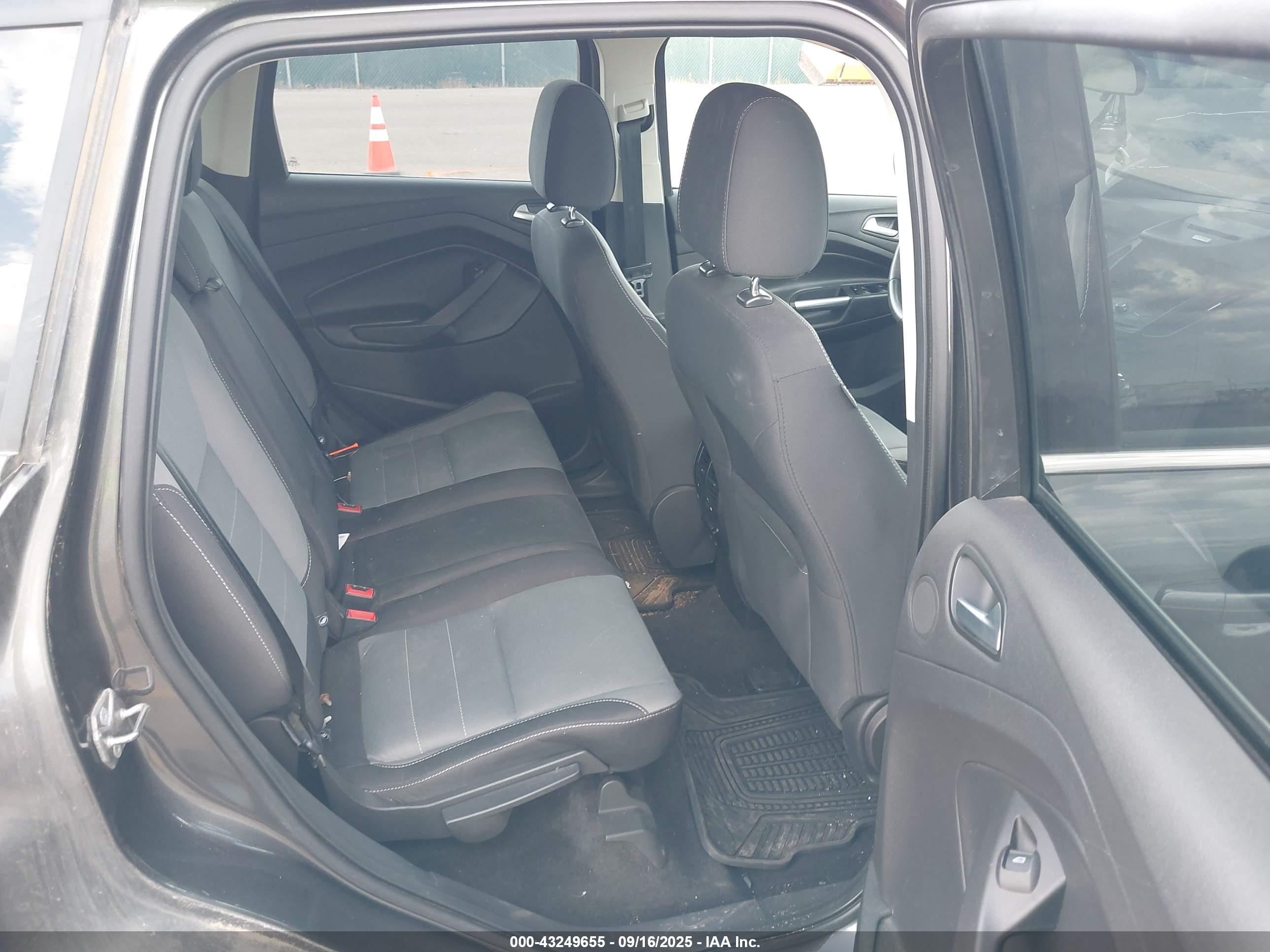 FORD ESCAPE image 8