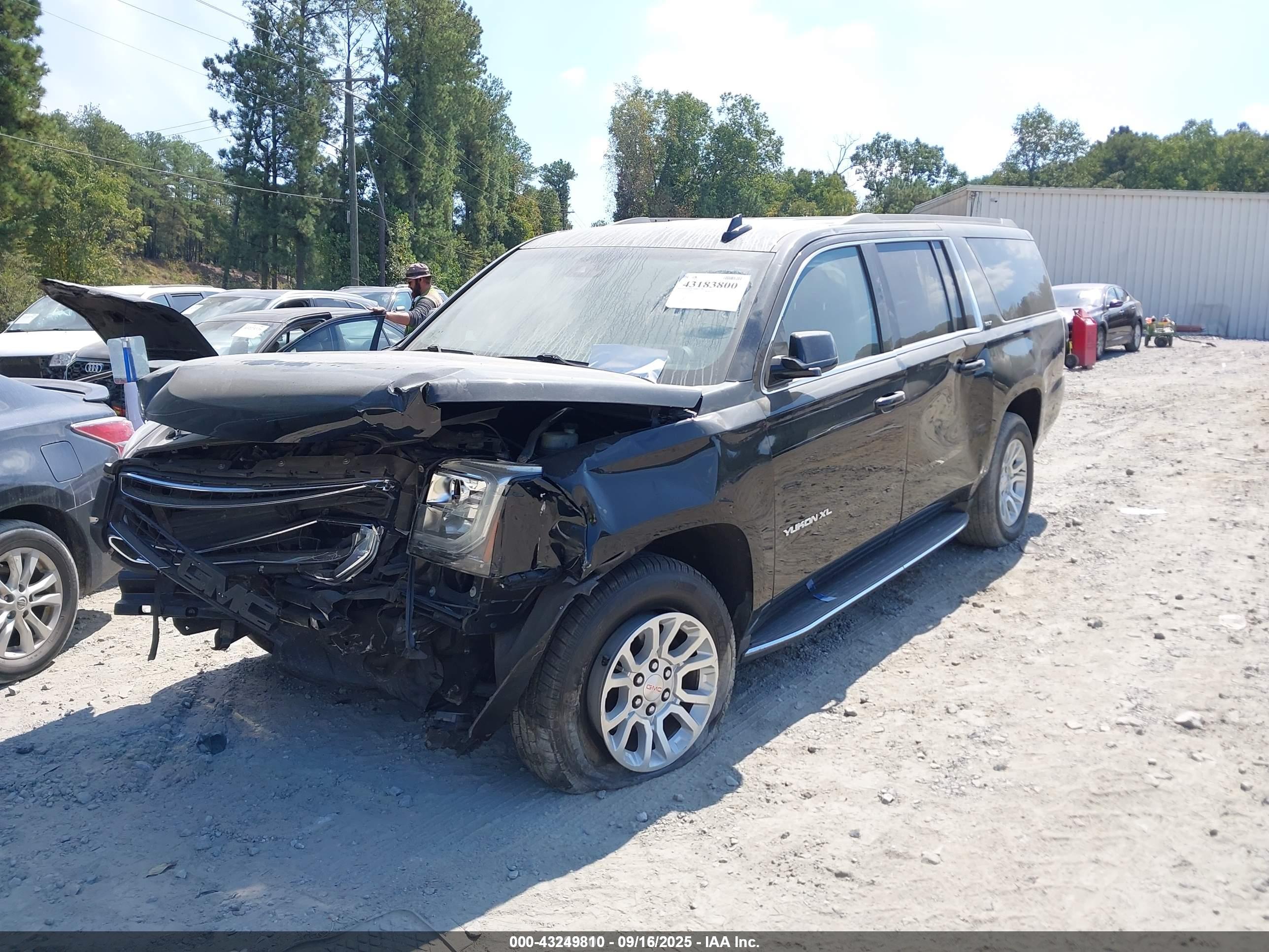 GMC YUKON image 2