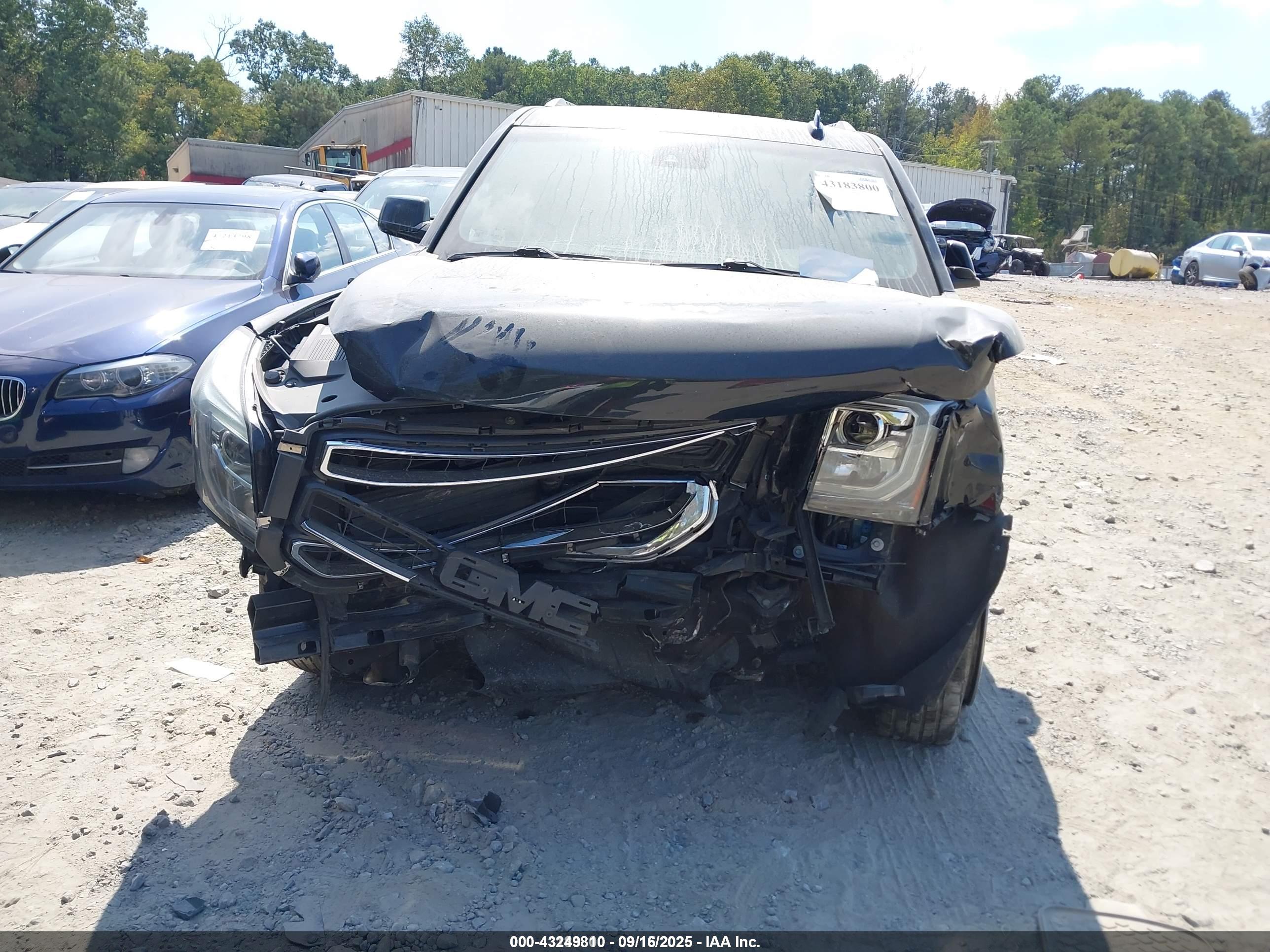 GMC YUKON image 6