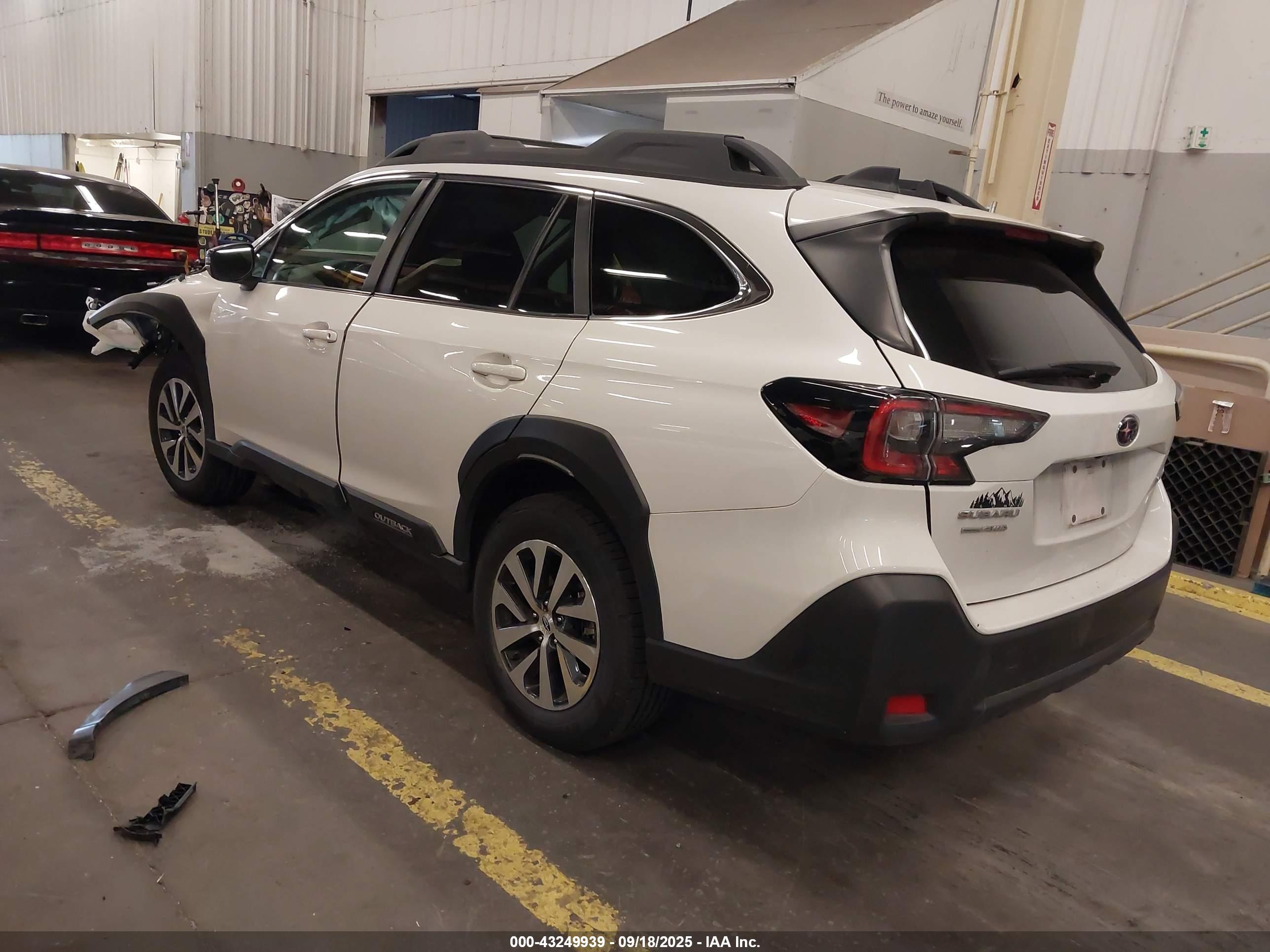 SUBARU OUTBACK image 3
