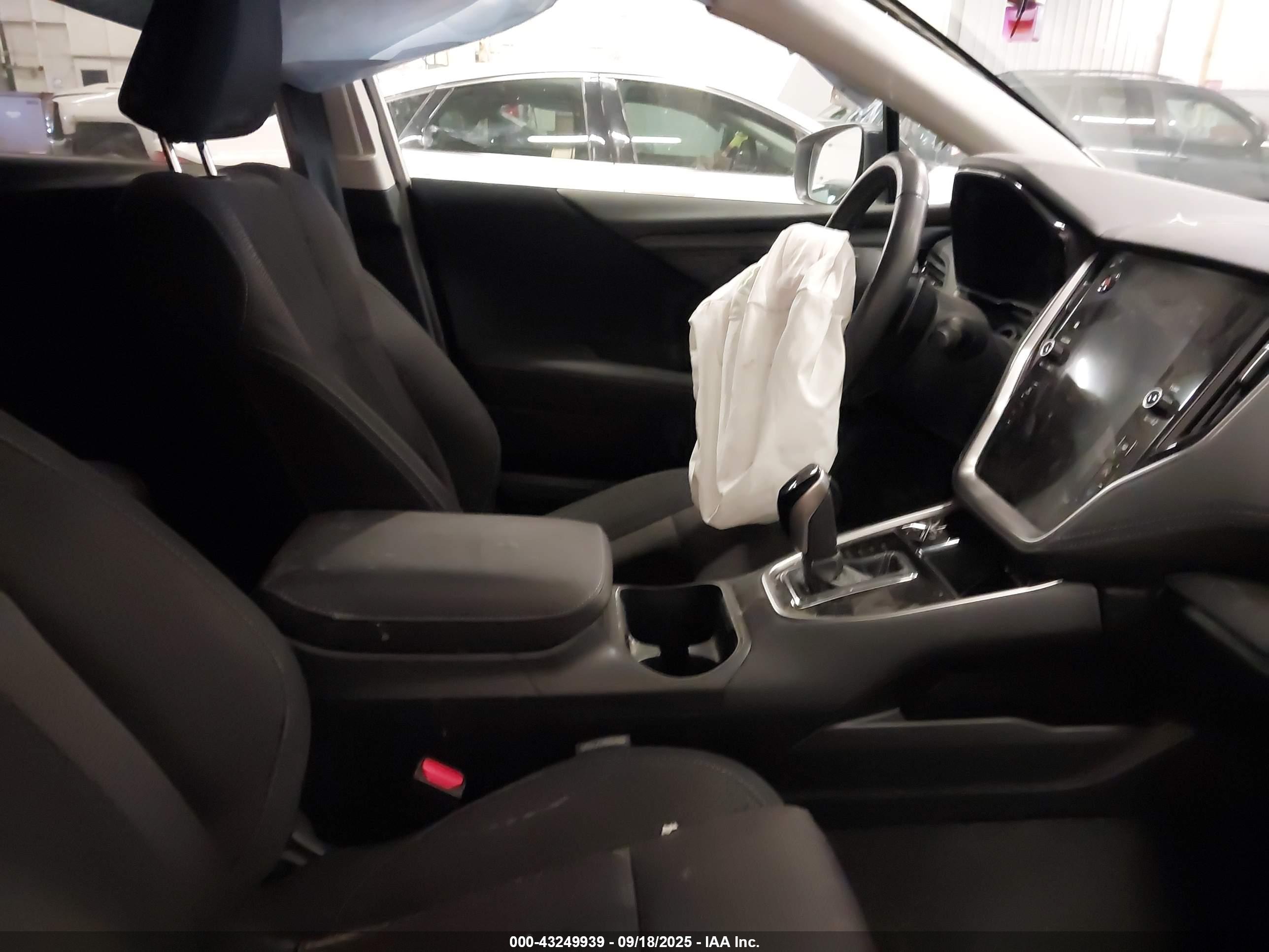 SUBARU OUTBACK image 5