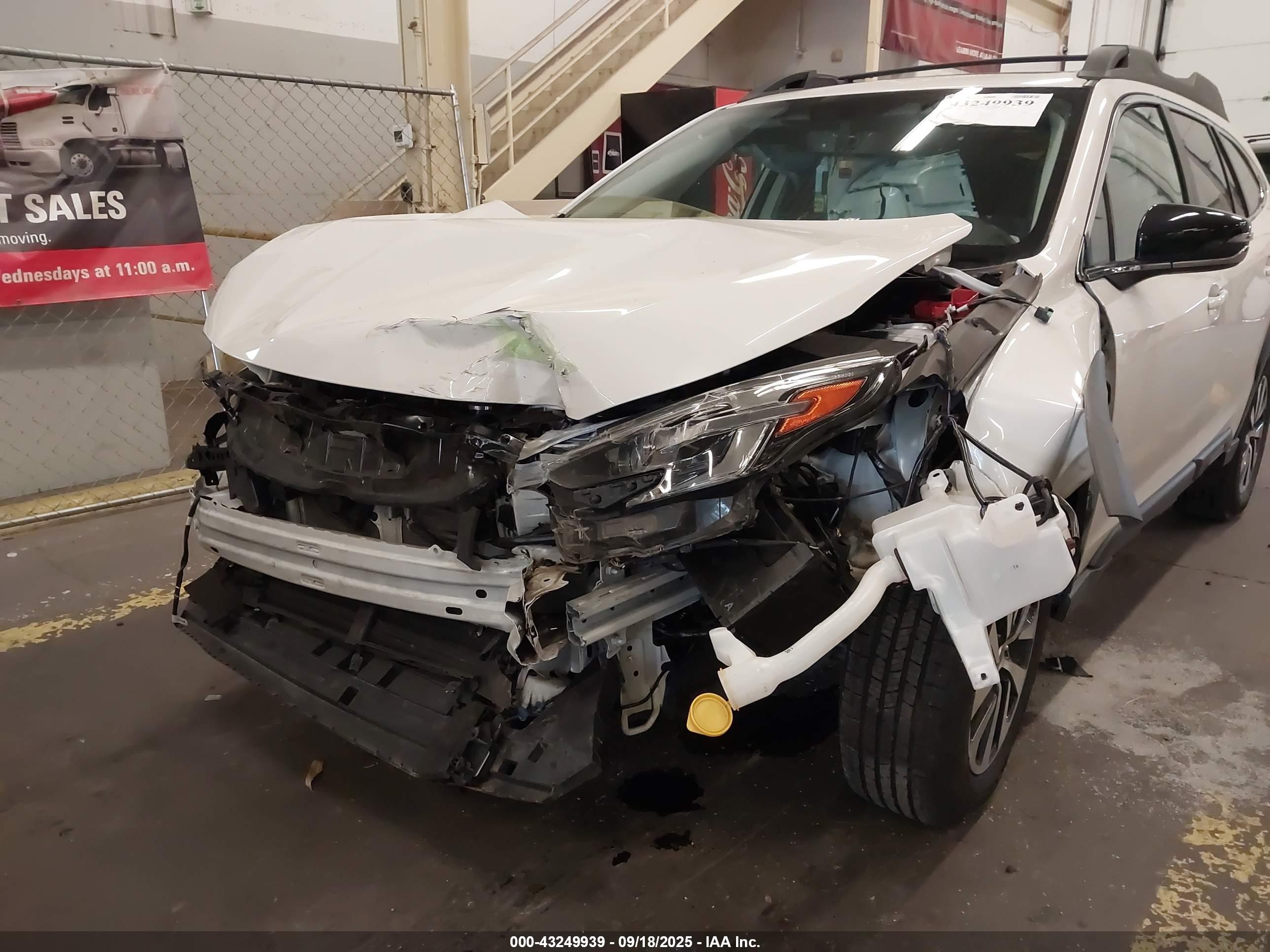 SUBARU OUTBACK image 6