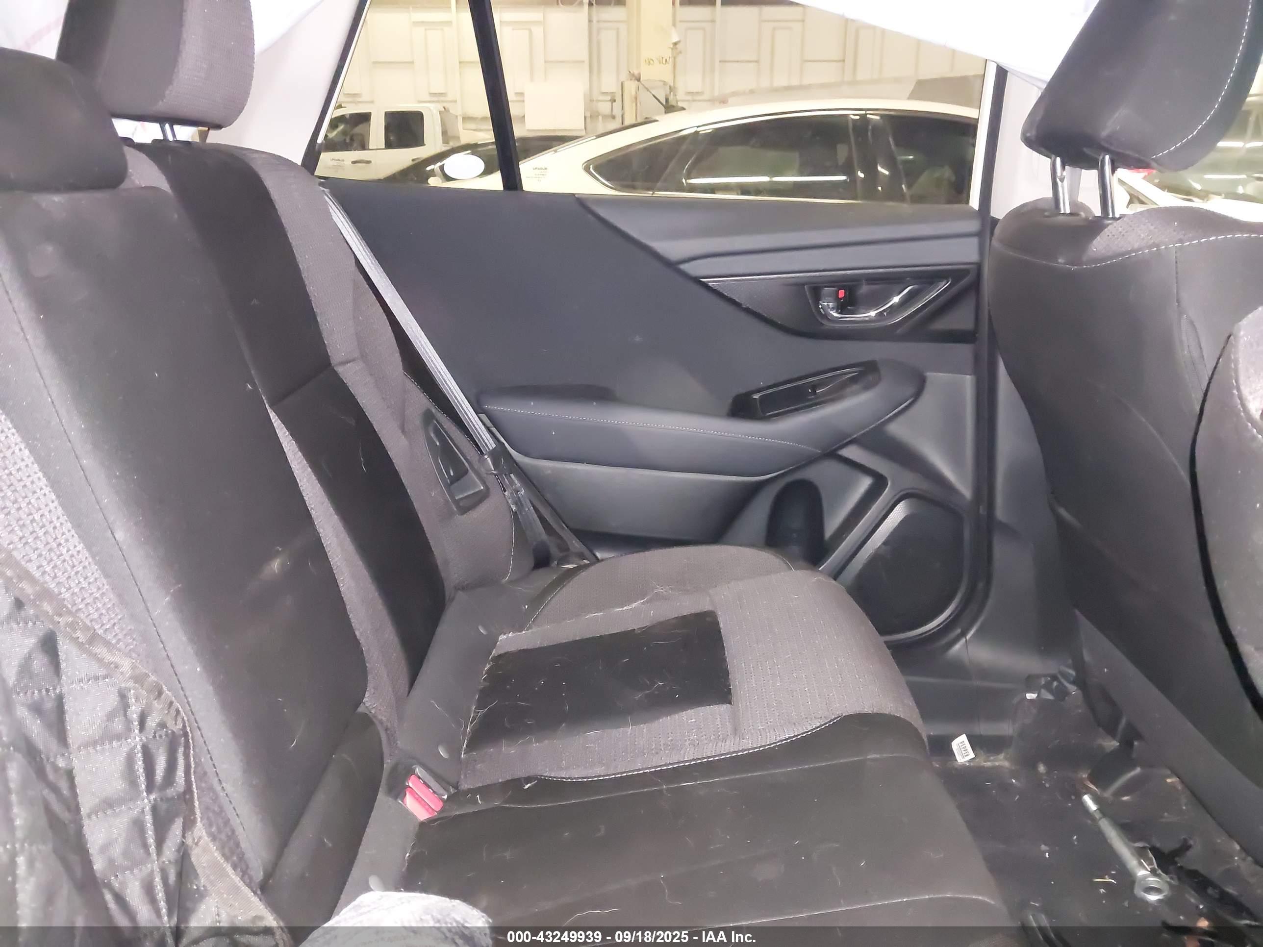 SUBARU OUTBACK image 8