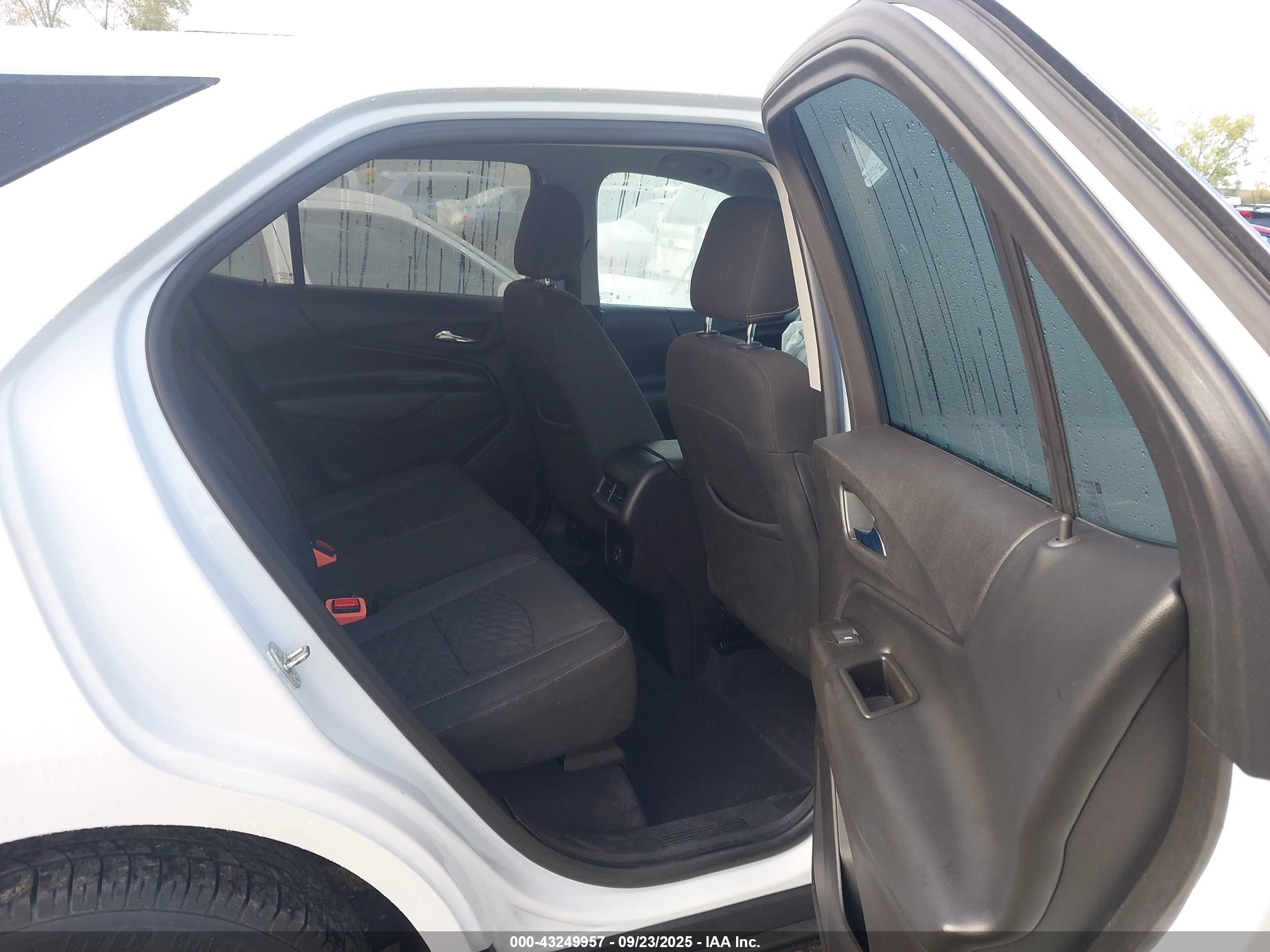 CHEVROLET EQUINOX image 8