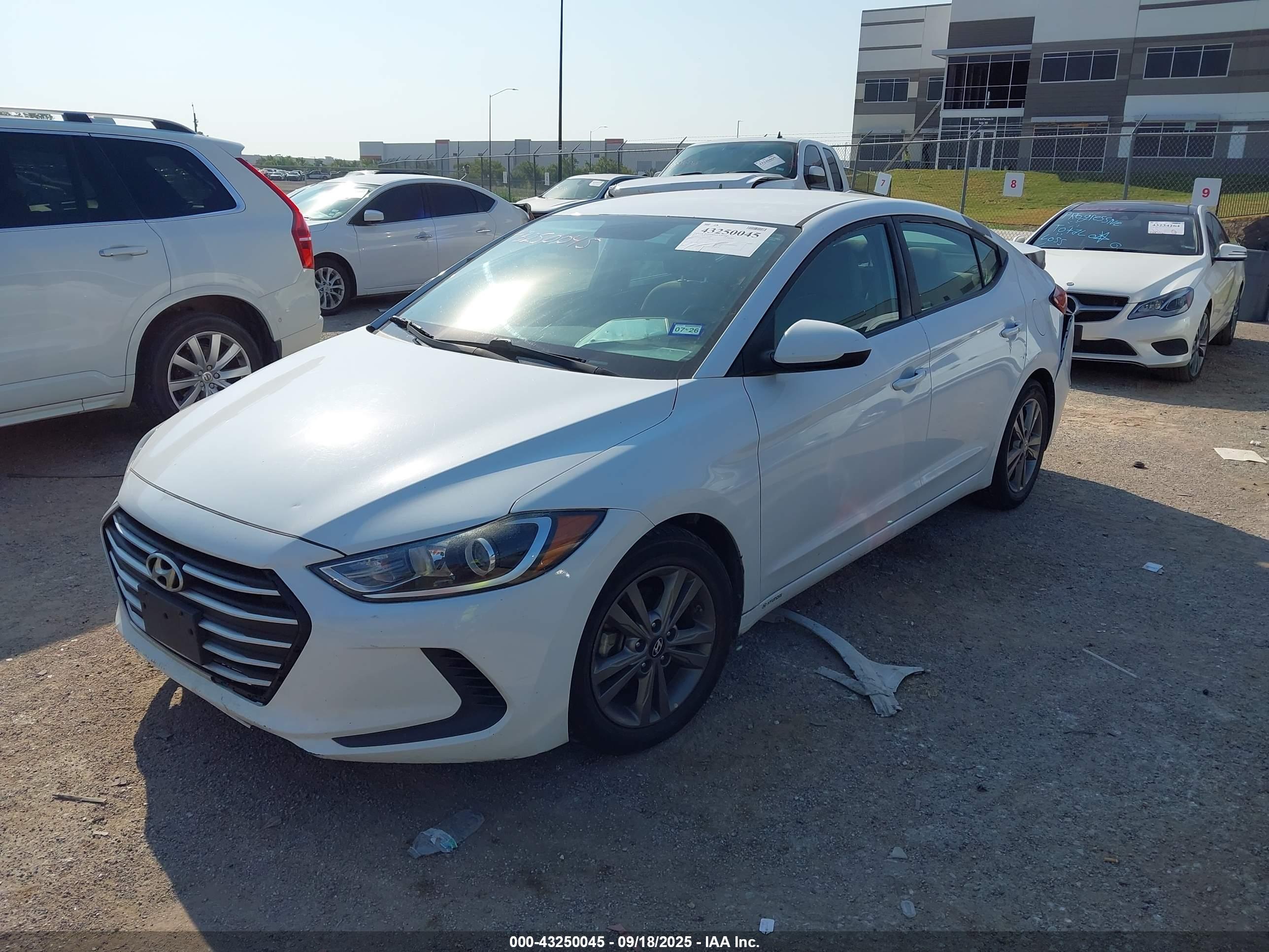 HYUNDAI ELANTRA image 2