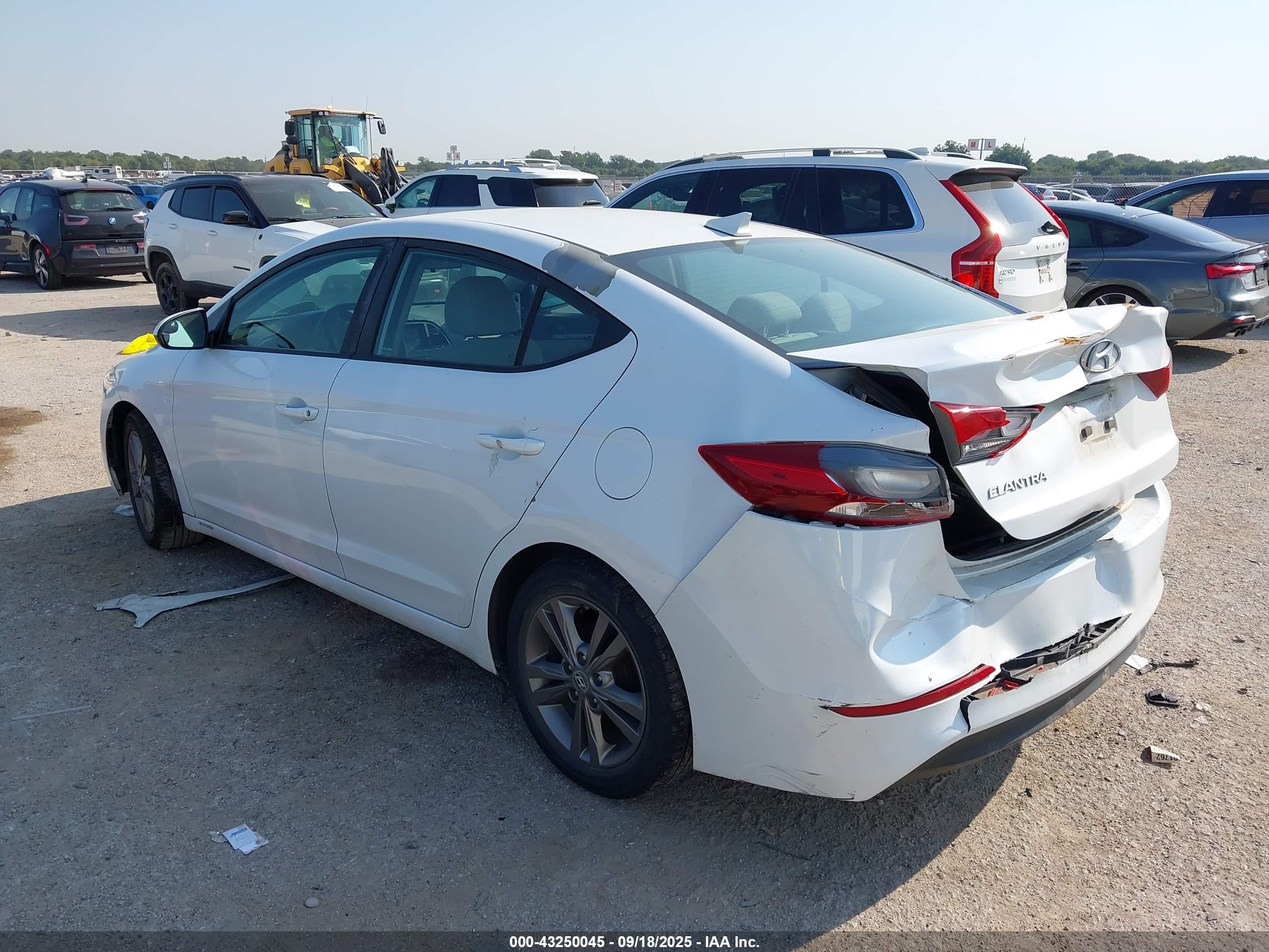HYUNDAI ELANTRA image 3