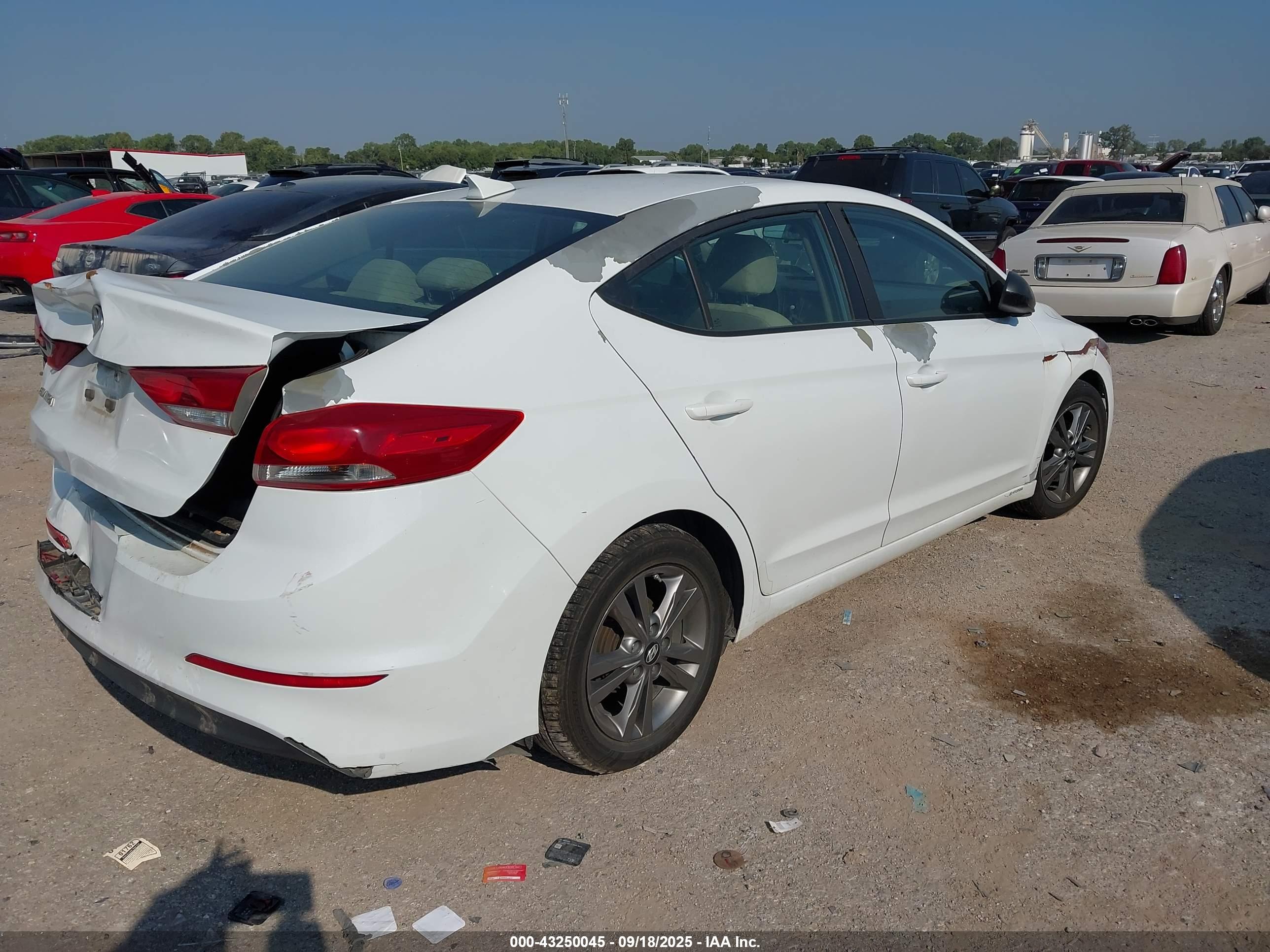 HYUNDAI ELANTRA image 4