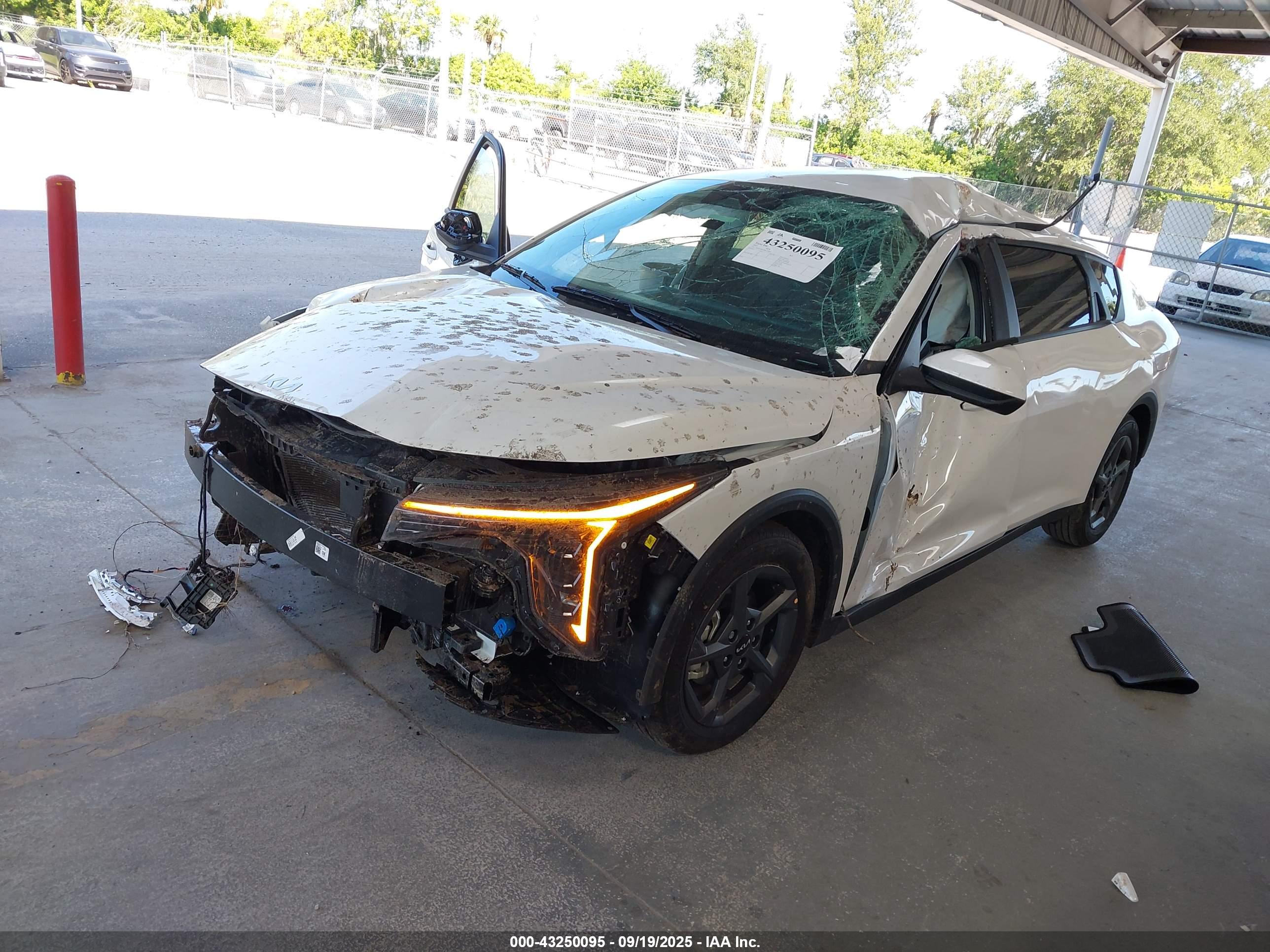 KIA K4 image 2
