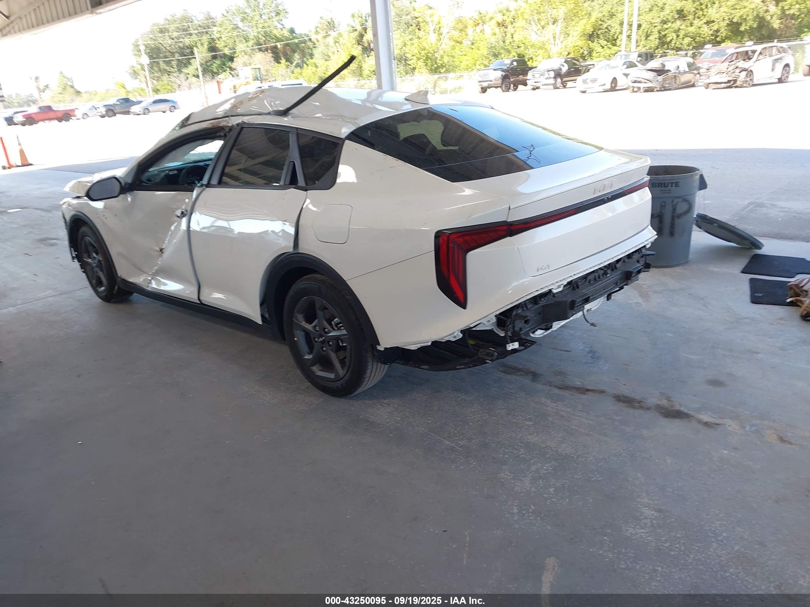 KIA K4 image 3