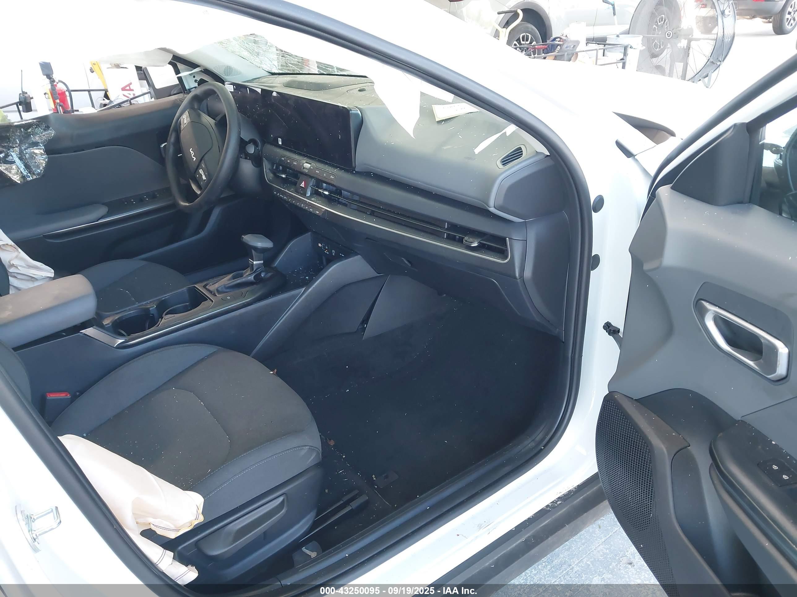 KIA K4 image 5