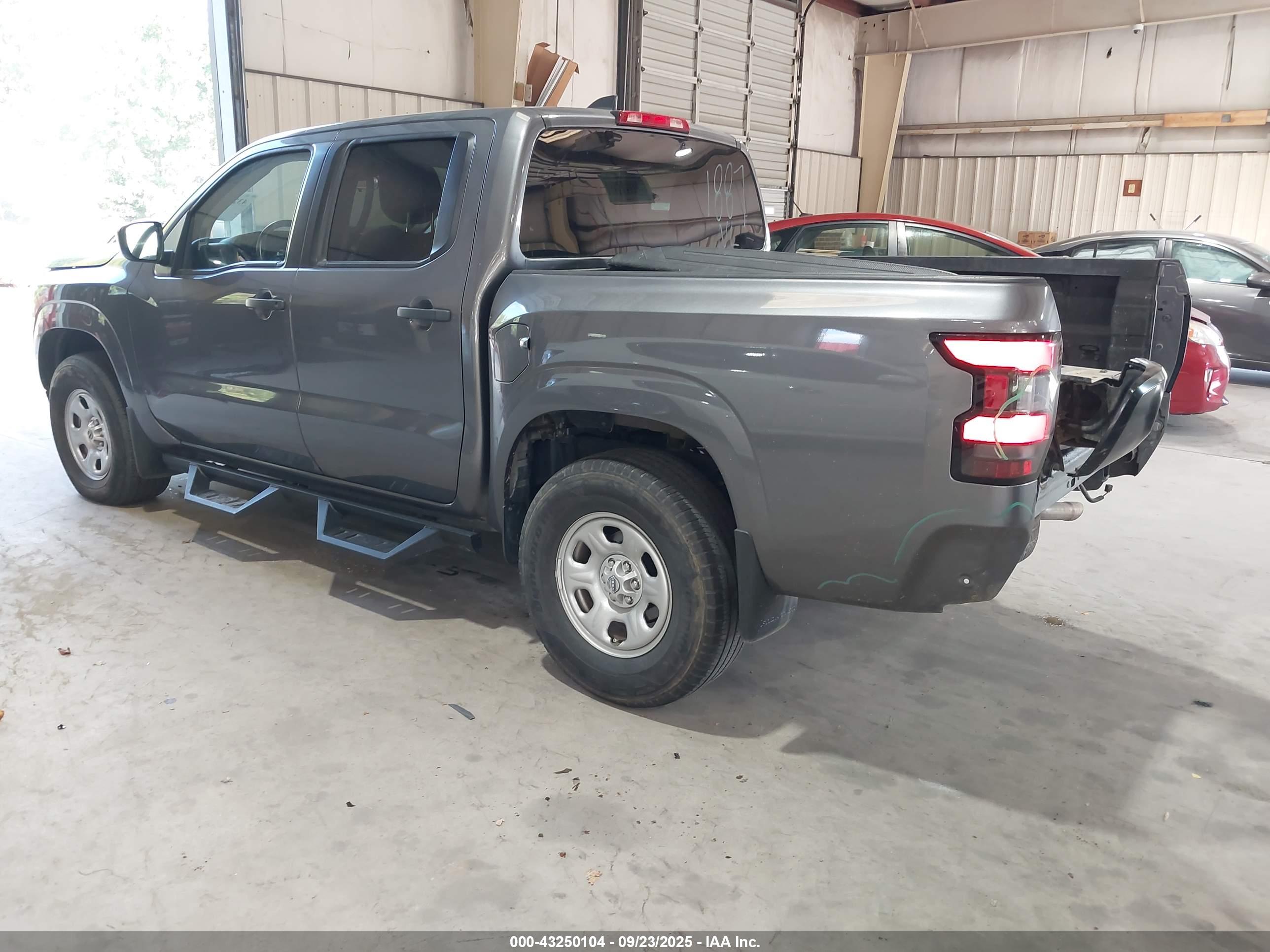 NISSAN FRONTIER image 3
