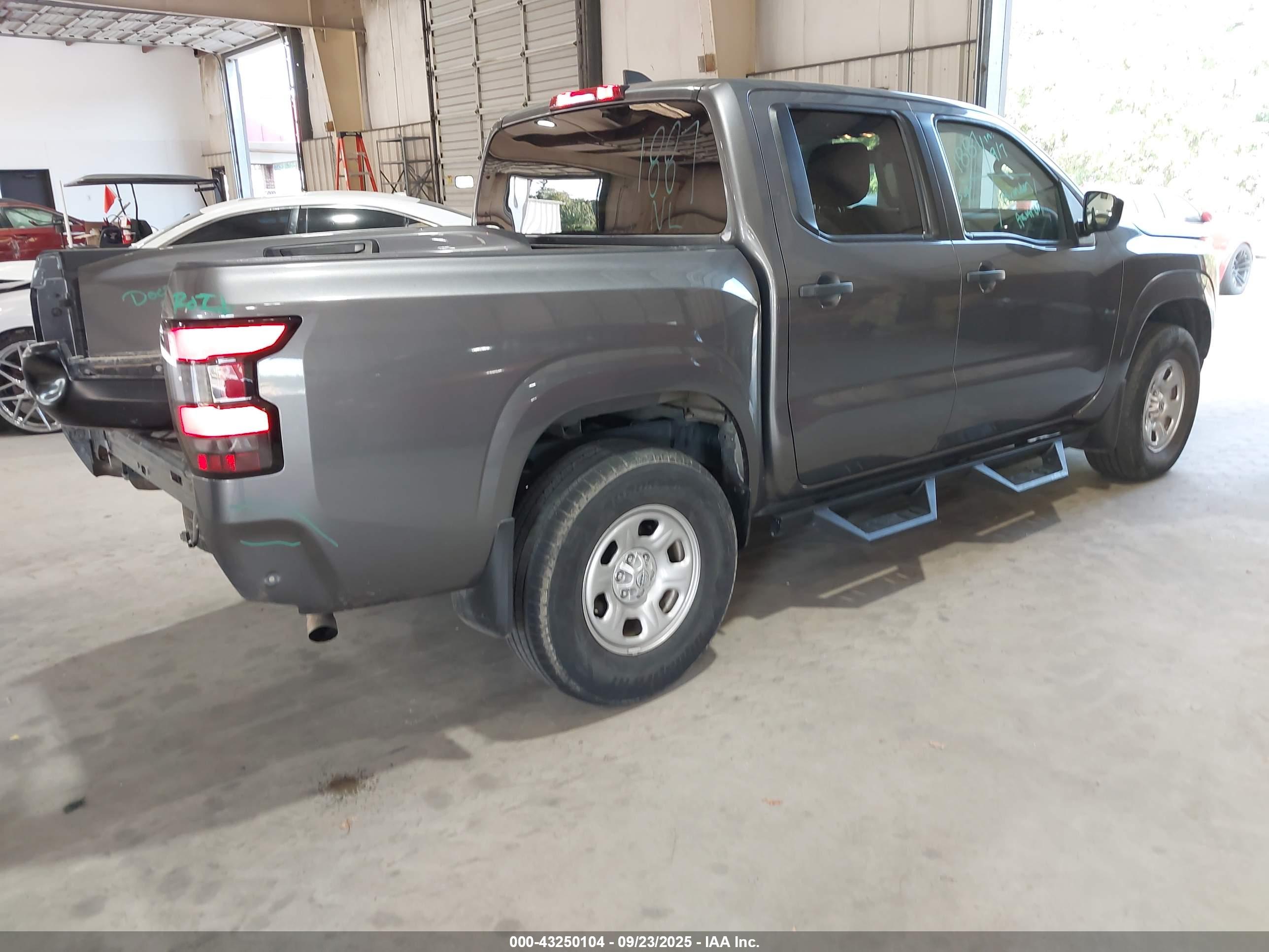 NISSAN FRONTIER image 4