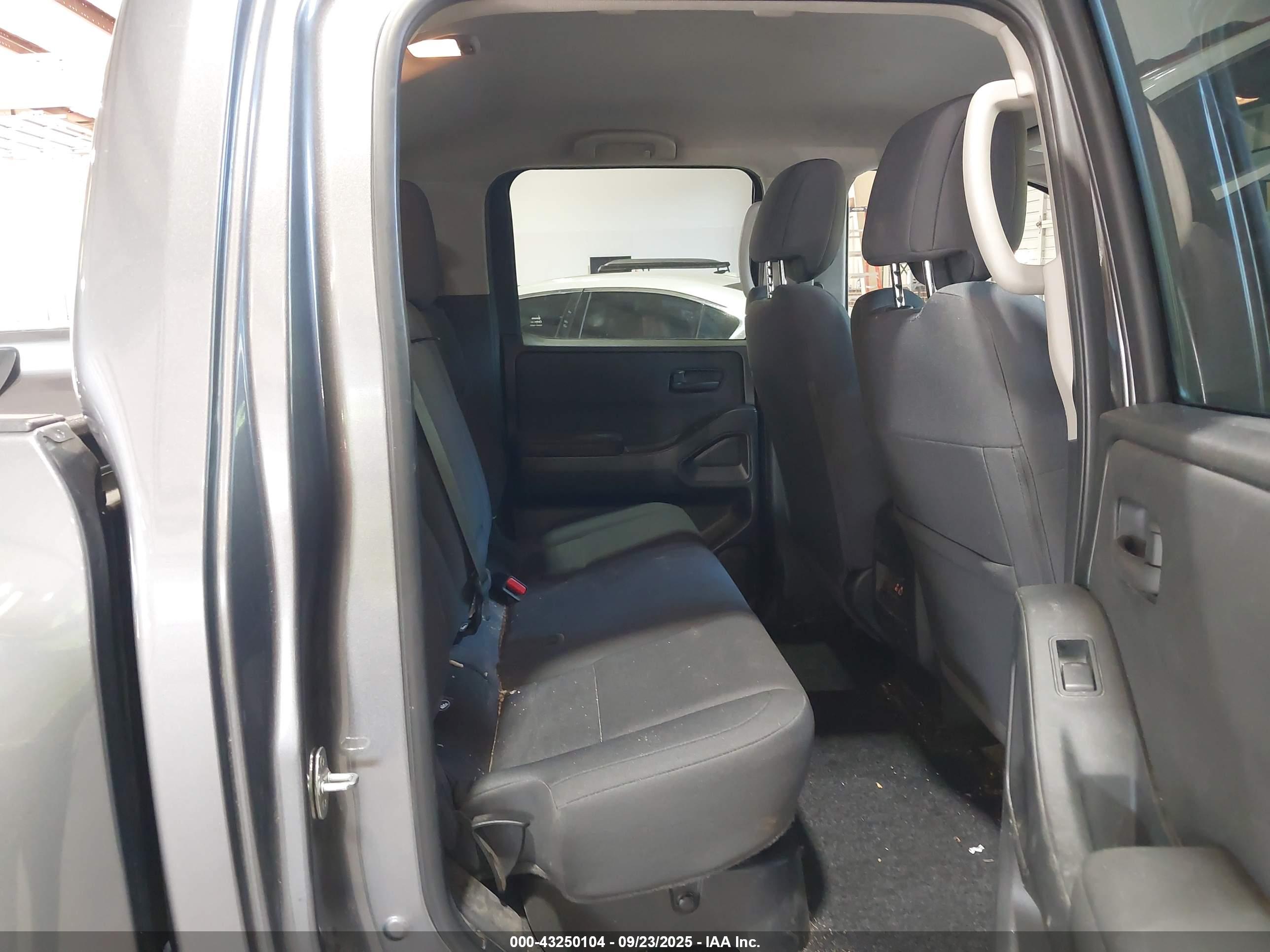 NISSAN FRONTIER image 8