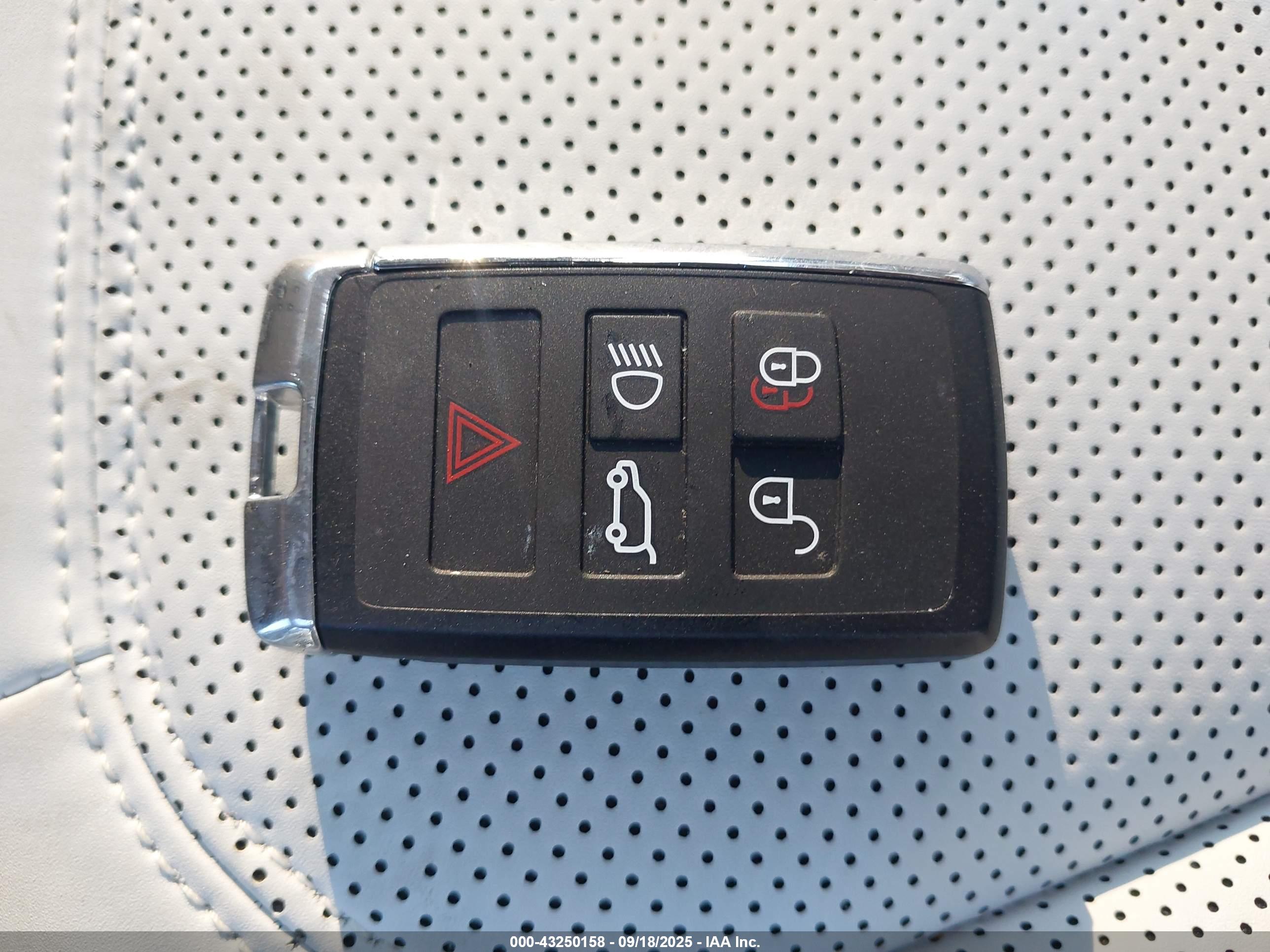 LAND ROVER image 11
