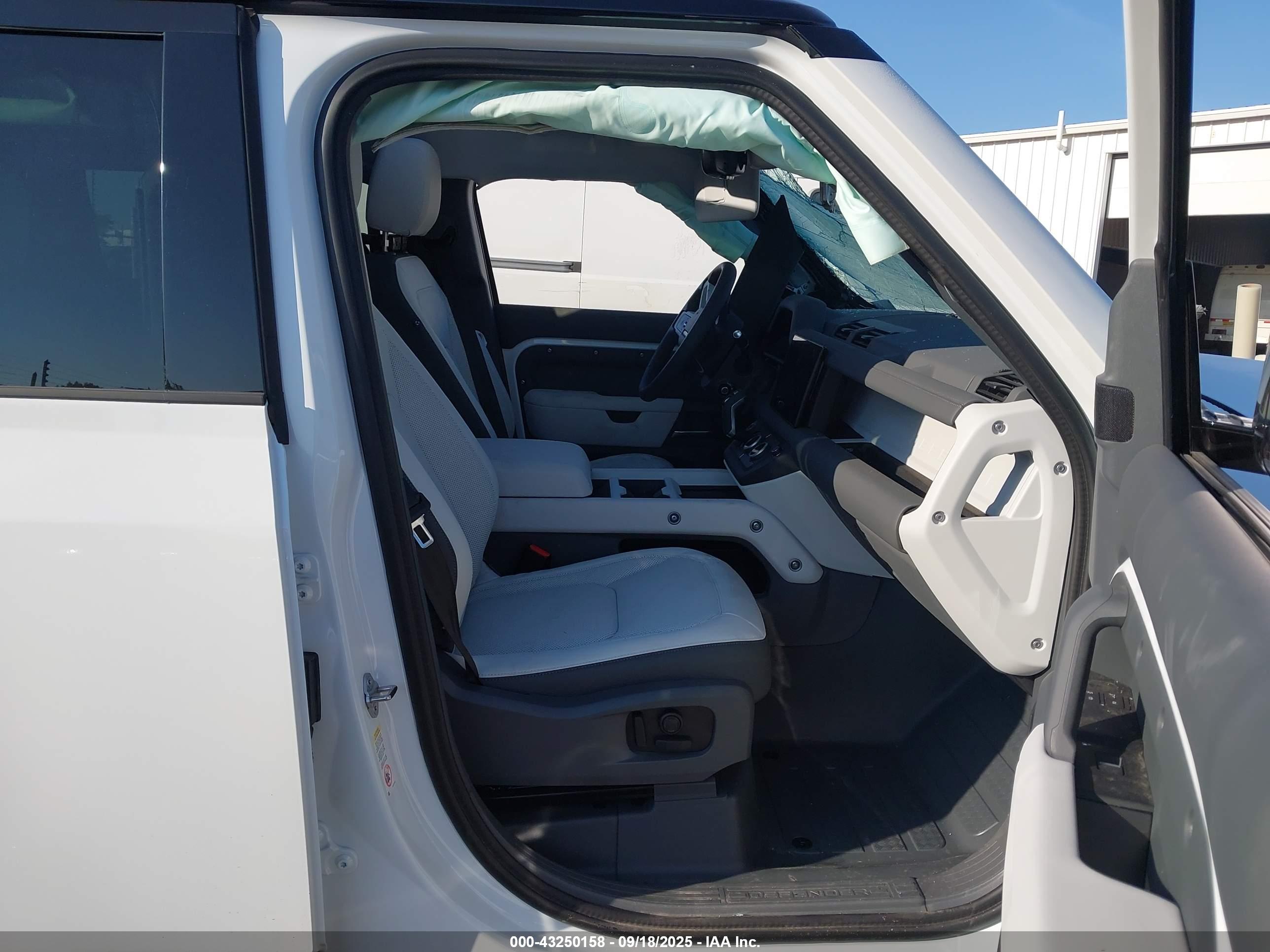 LAND ROVER image 5