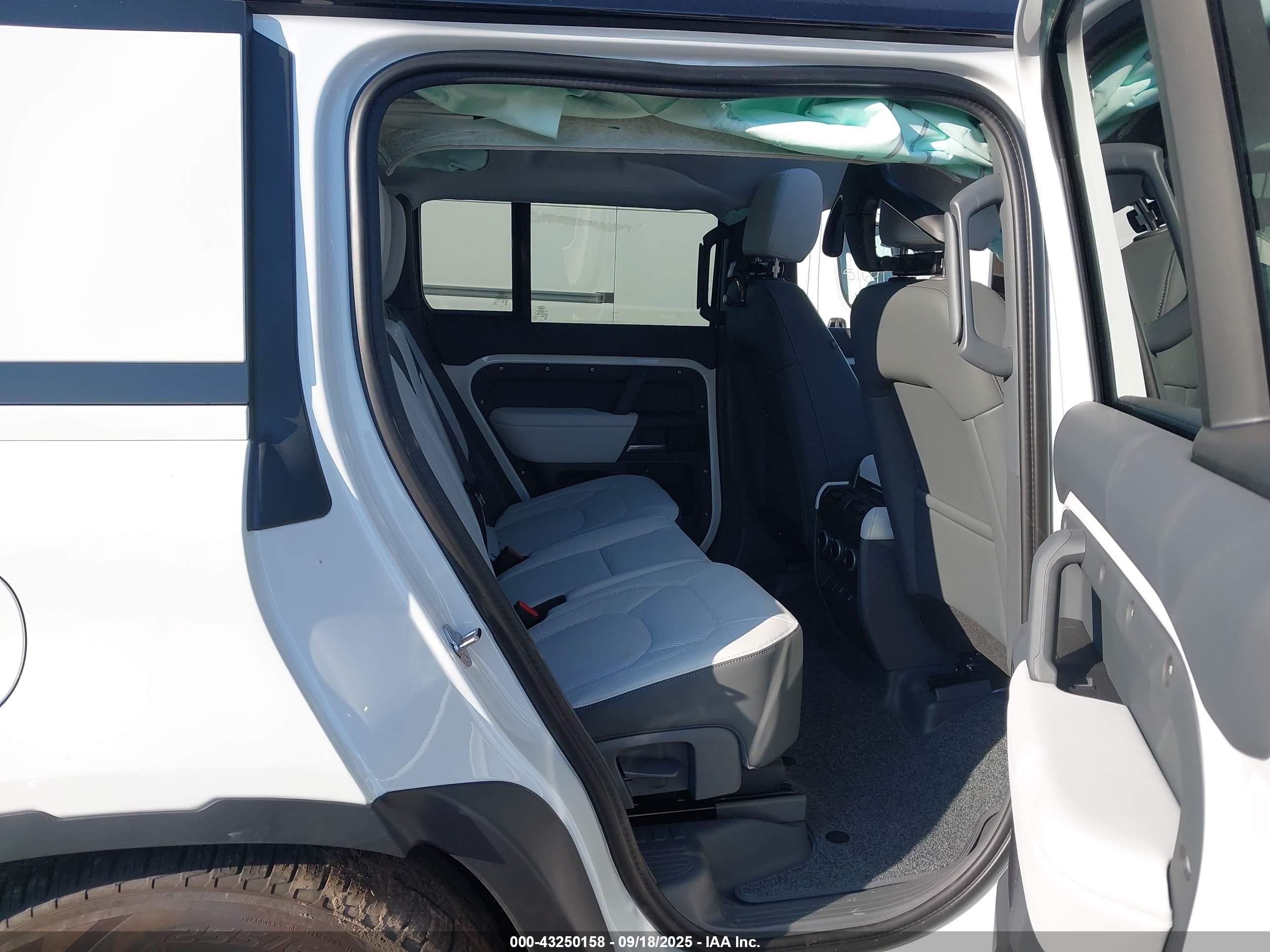 LAND ROVER image 8