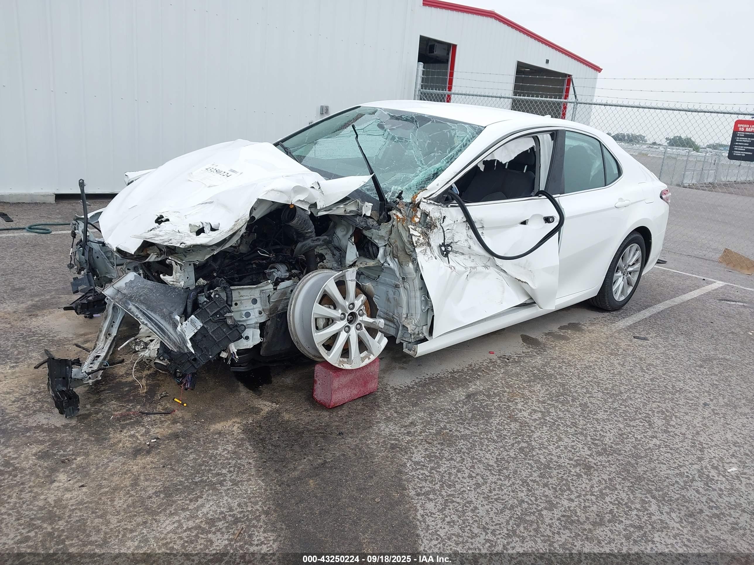 TOYOTA CAMRY image 2