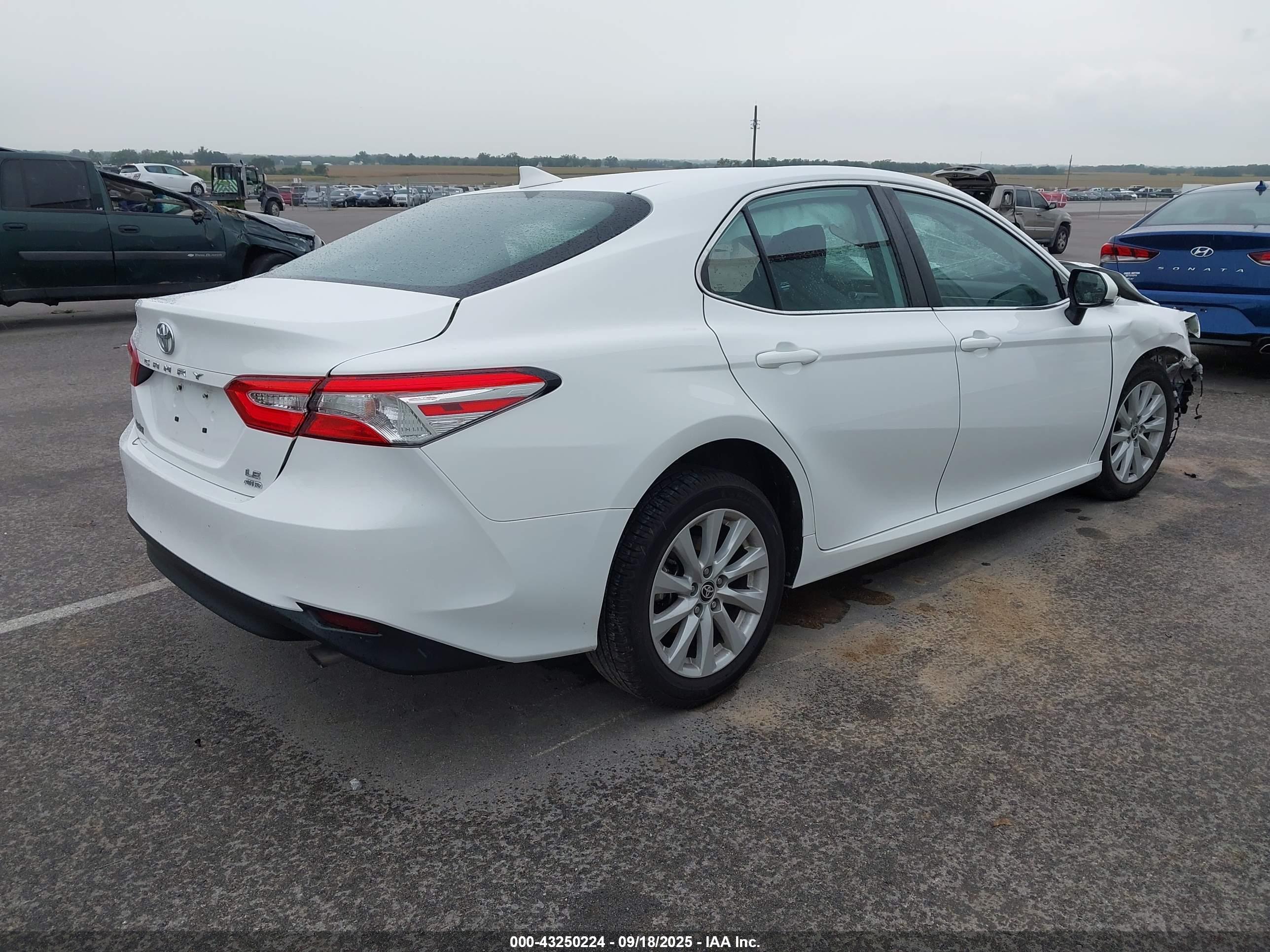 TOYOTA CAMRY image 4