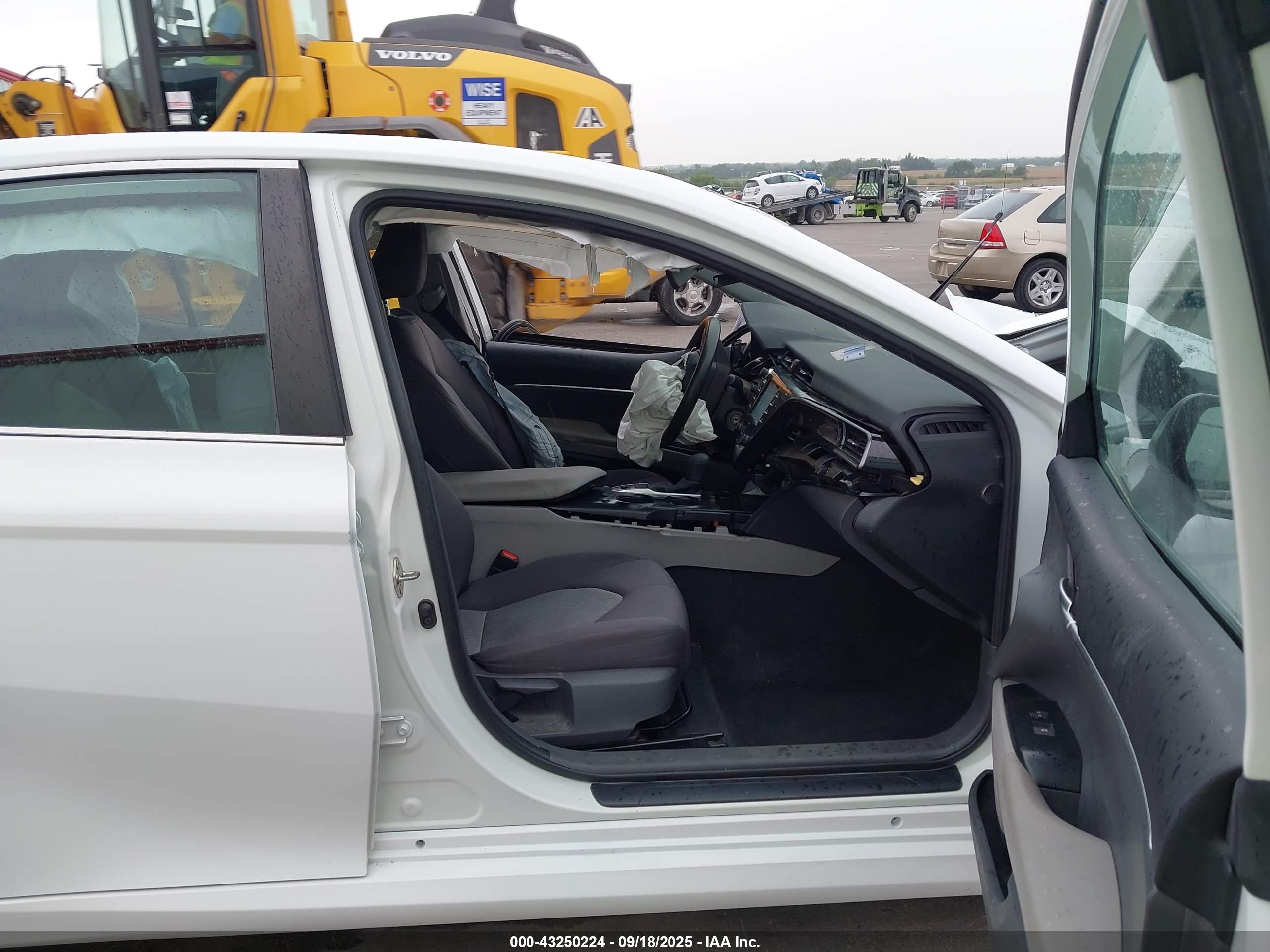 TOYOTA CAMRY image 5
